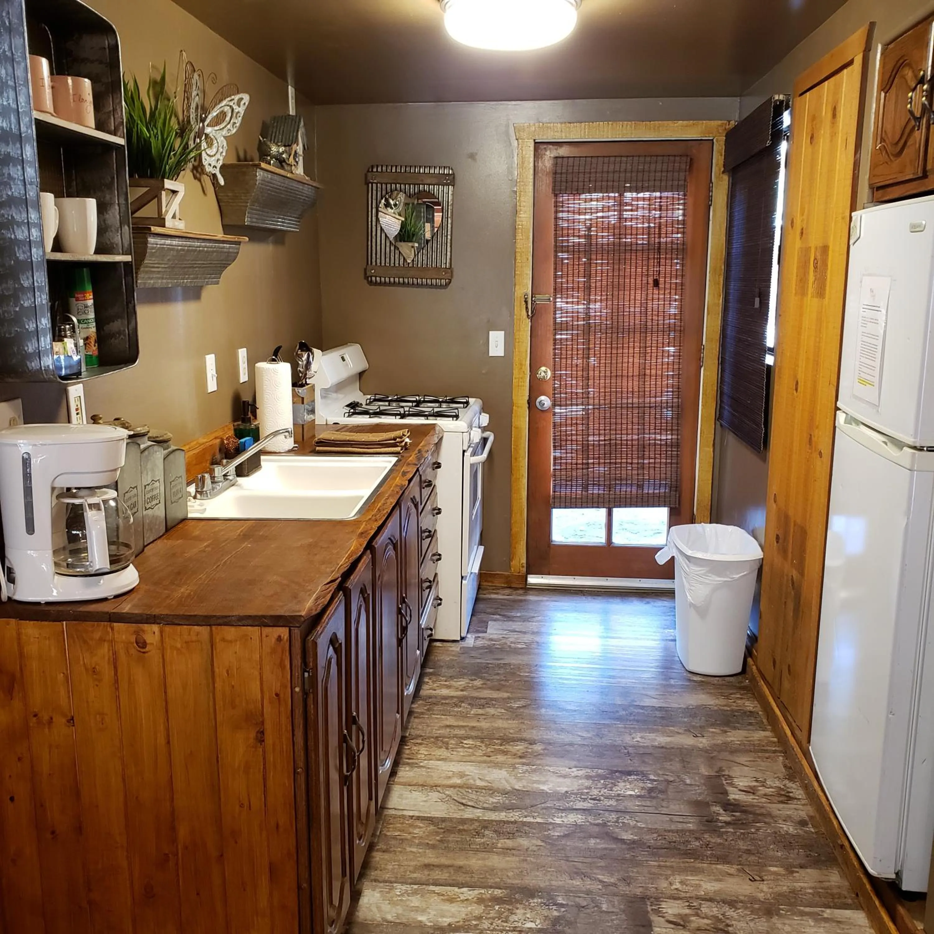 Kitchen or kitchenette in Grey Squirrel Resort