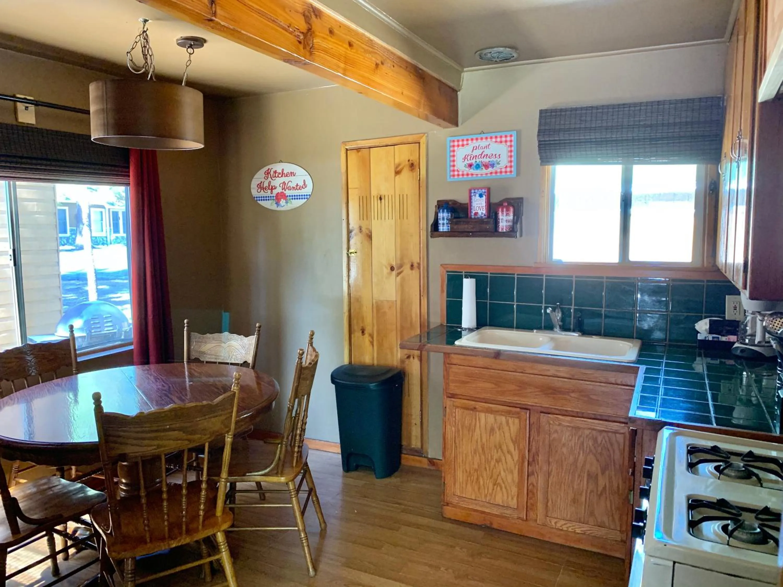 Kitchen or kitchenette in Grey Squirrel Resort