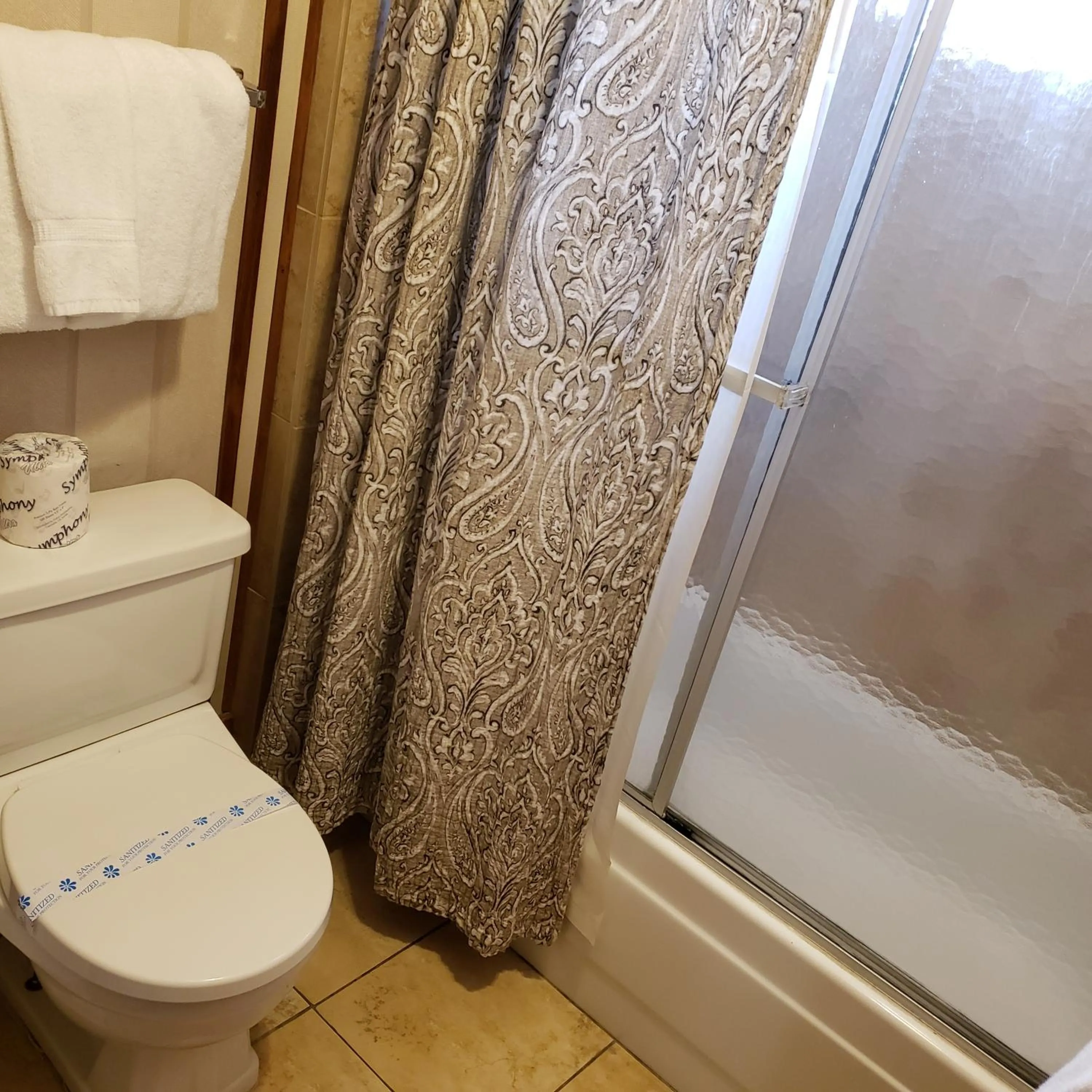 Bathroom in Grey Squirrel Resort