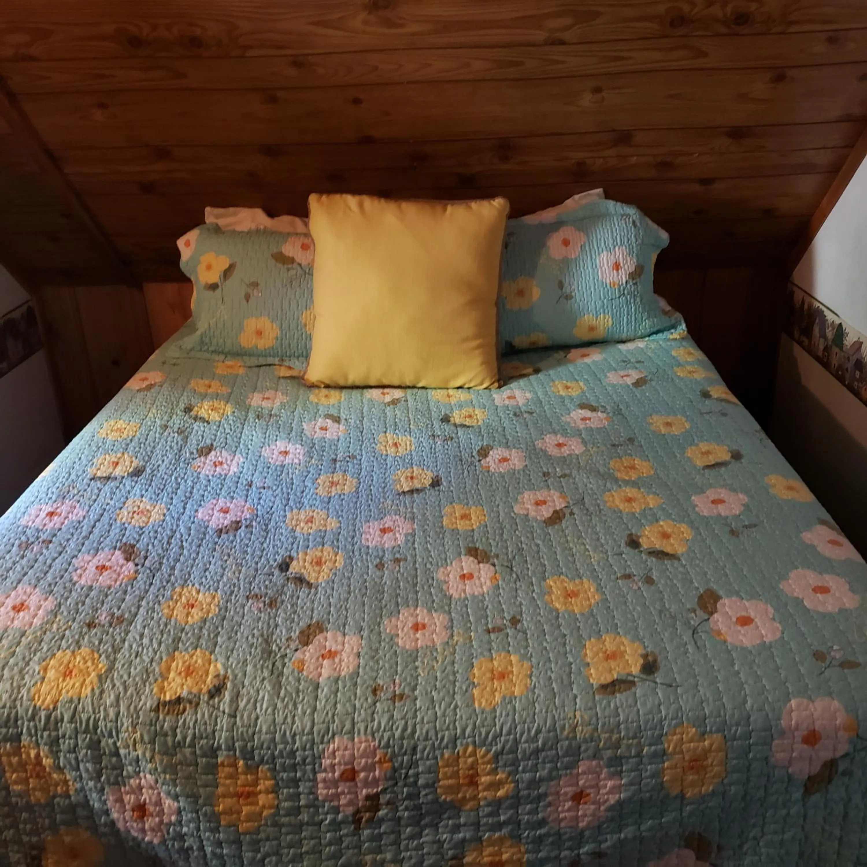 Bed in Grey Squirrel Resort