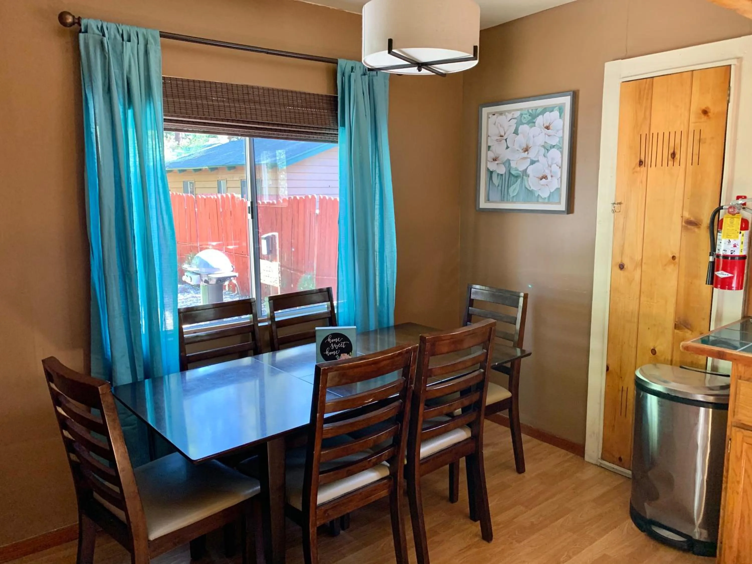 Dining area in Grey Squirrel Resort