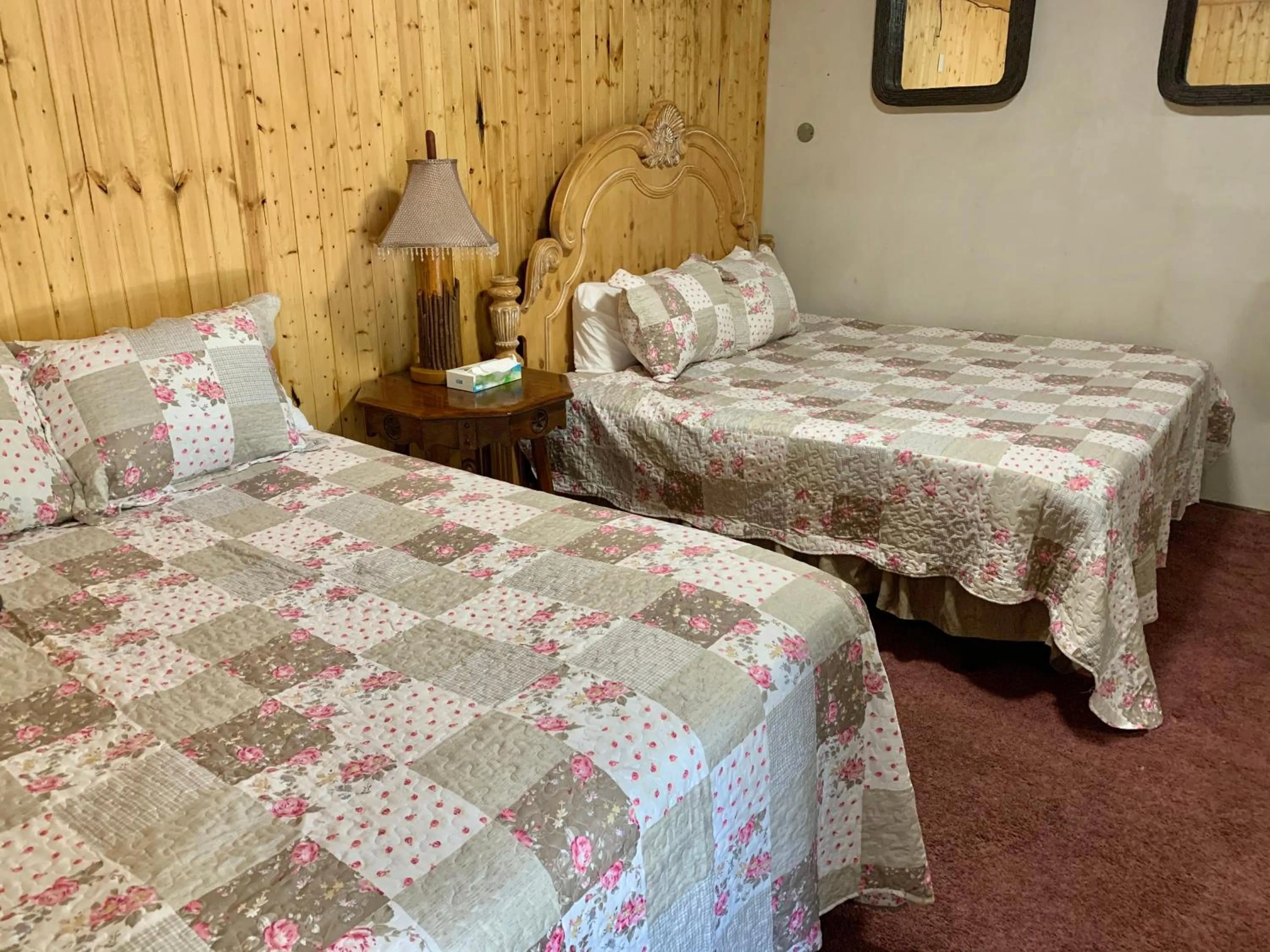 Bedroom, Bed in Grey Squirrel Resort