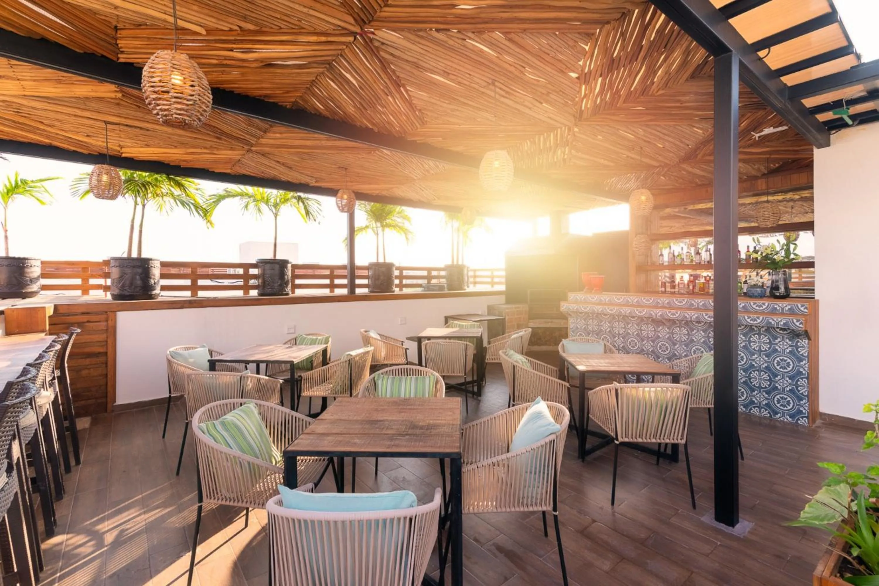 Restaurant/places to eat in Marvic Hotel Boutique