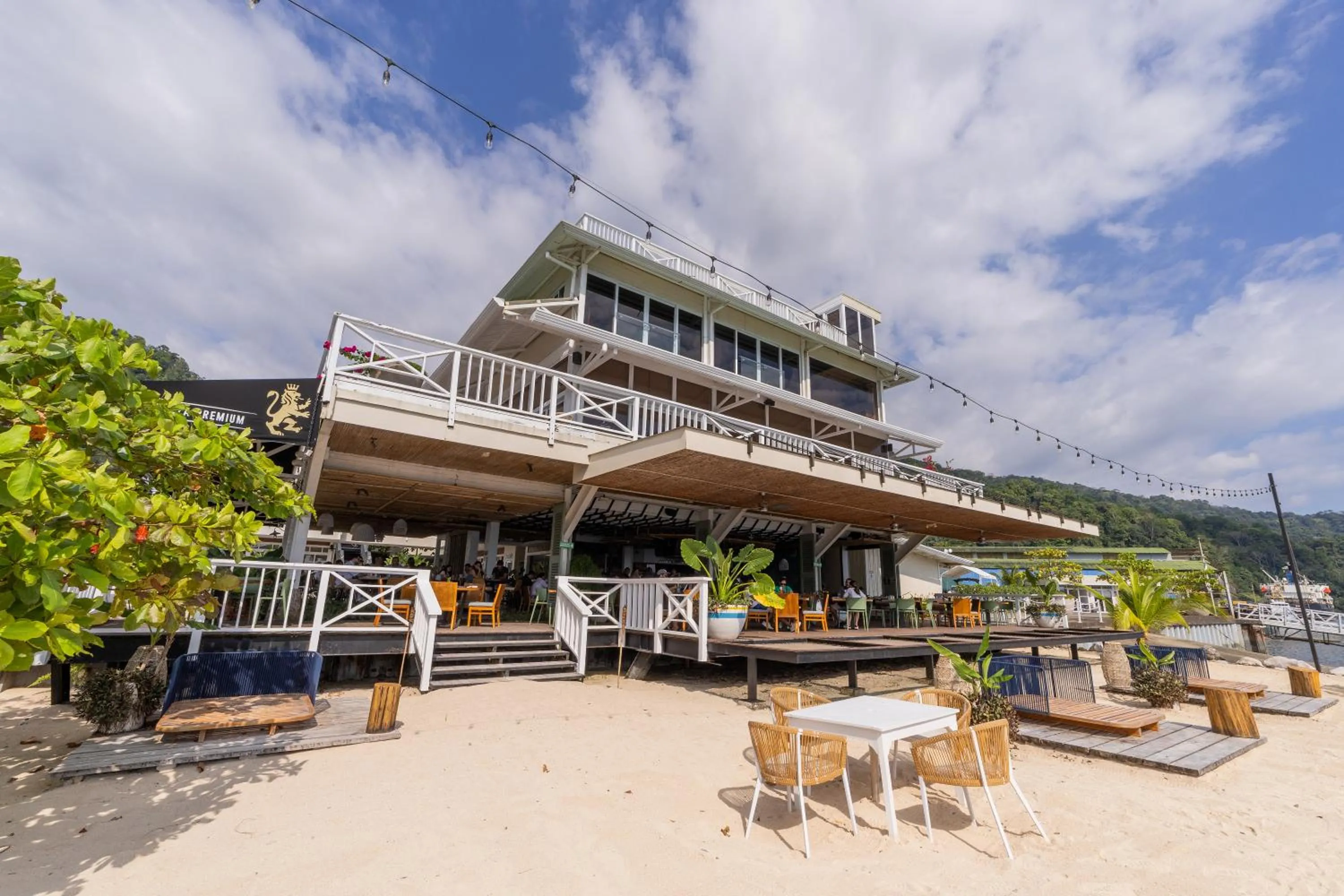 Restaurant/places to eat in Amaka Ocean Living Lodge