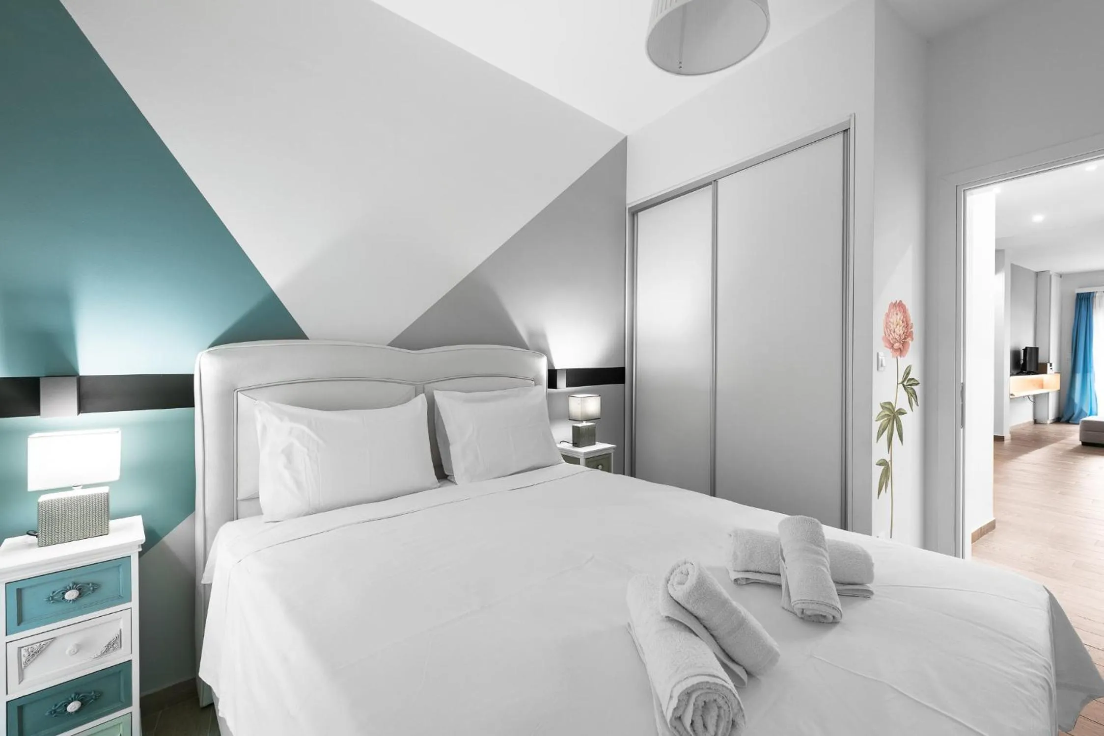 Flaneur, Nilie Hospitality MGMT