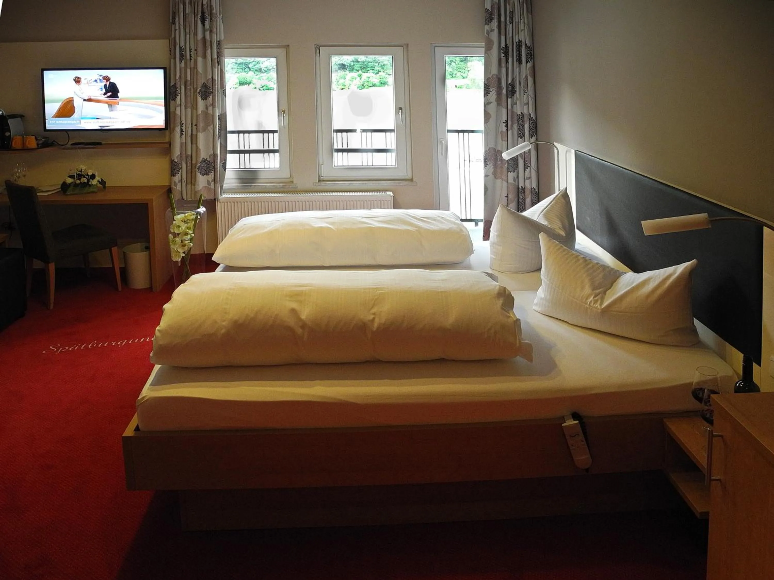 Bedroom, Bed in Rheinhotel Lamm