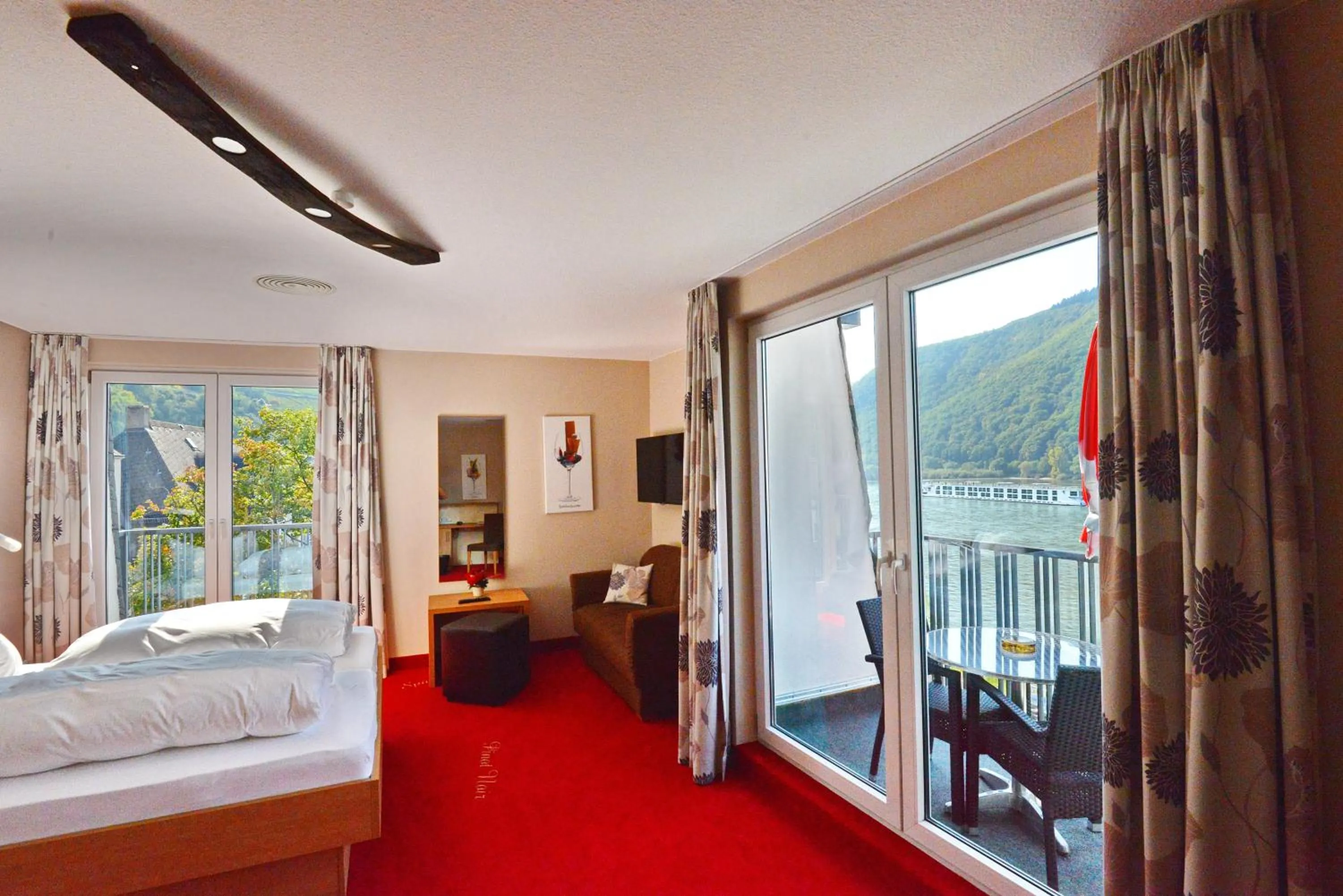 Bed in Rheinhotel Lamm