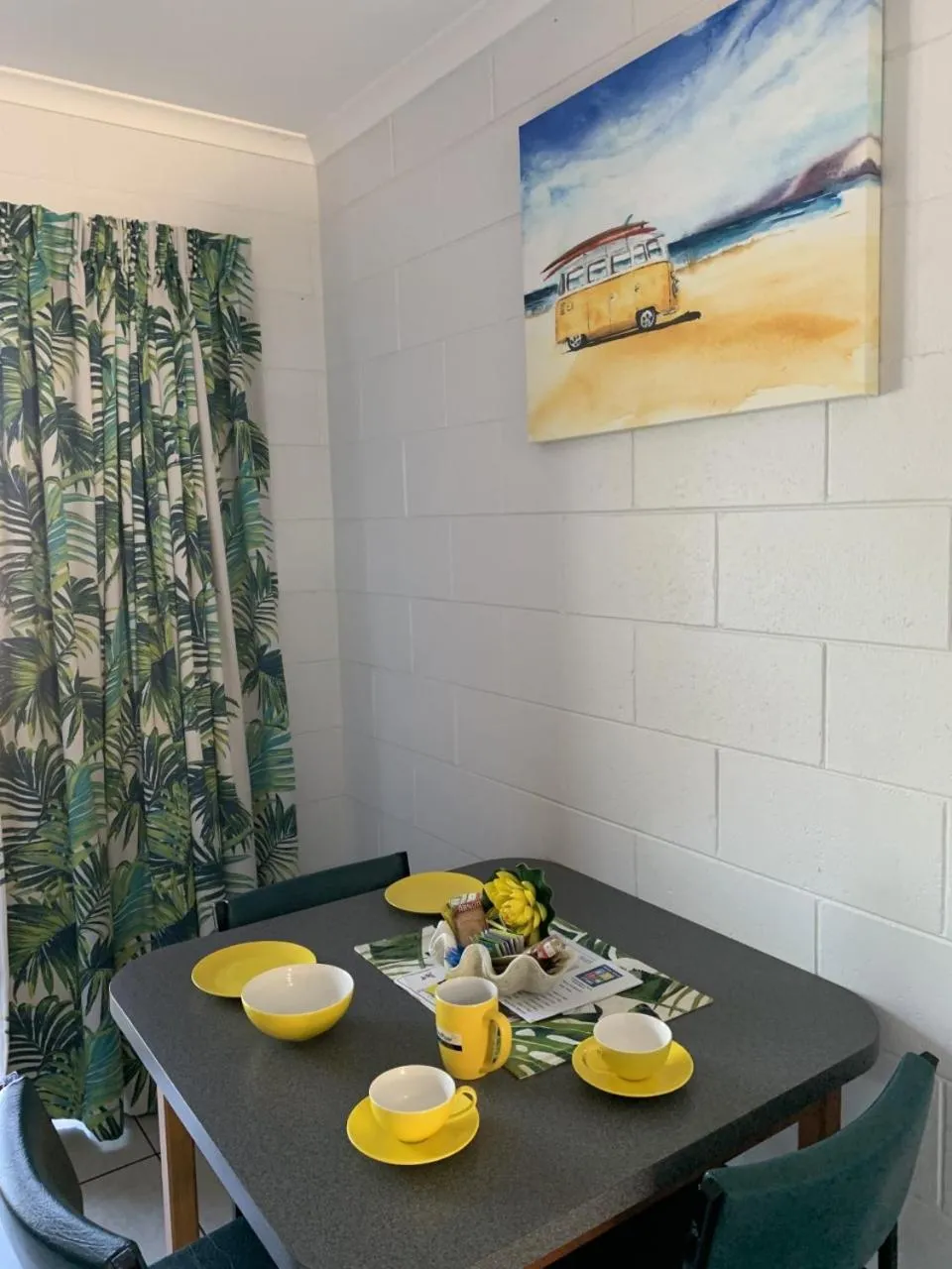 Dining area in Sandpiper Motel
