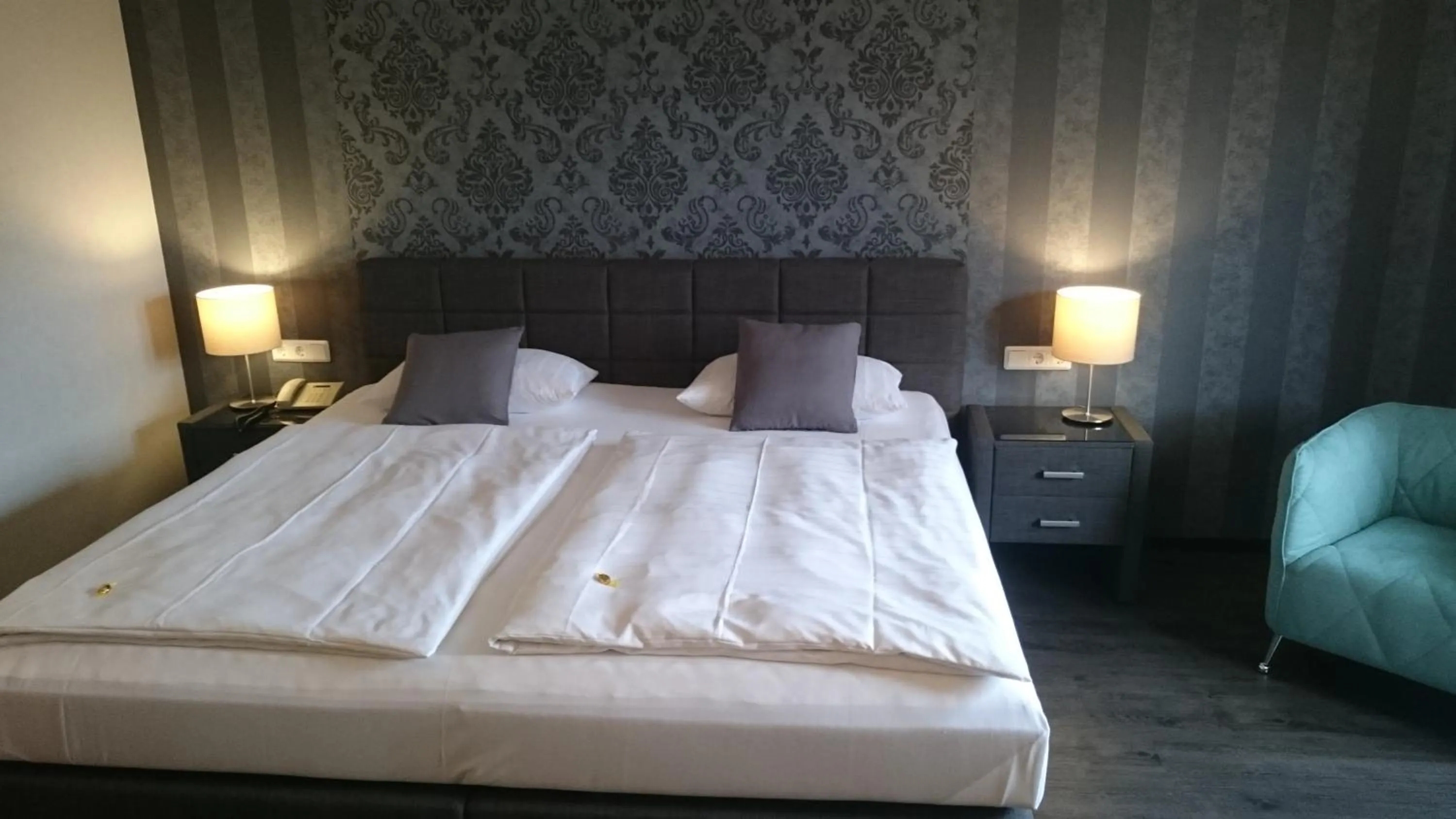 Bed in Seehotel Losheim