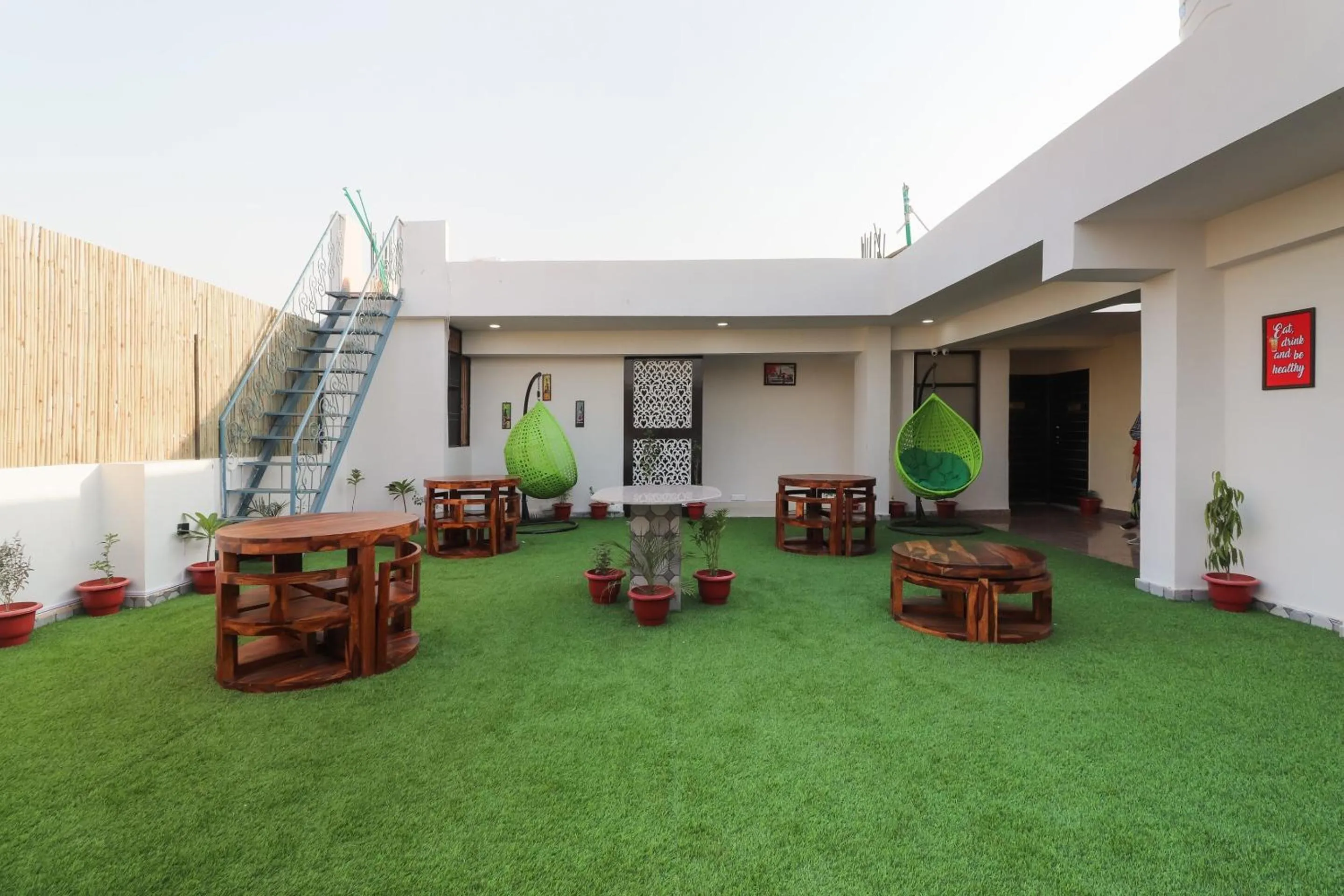 Facade/entrance in Hotel O Maharaja Gold