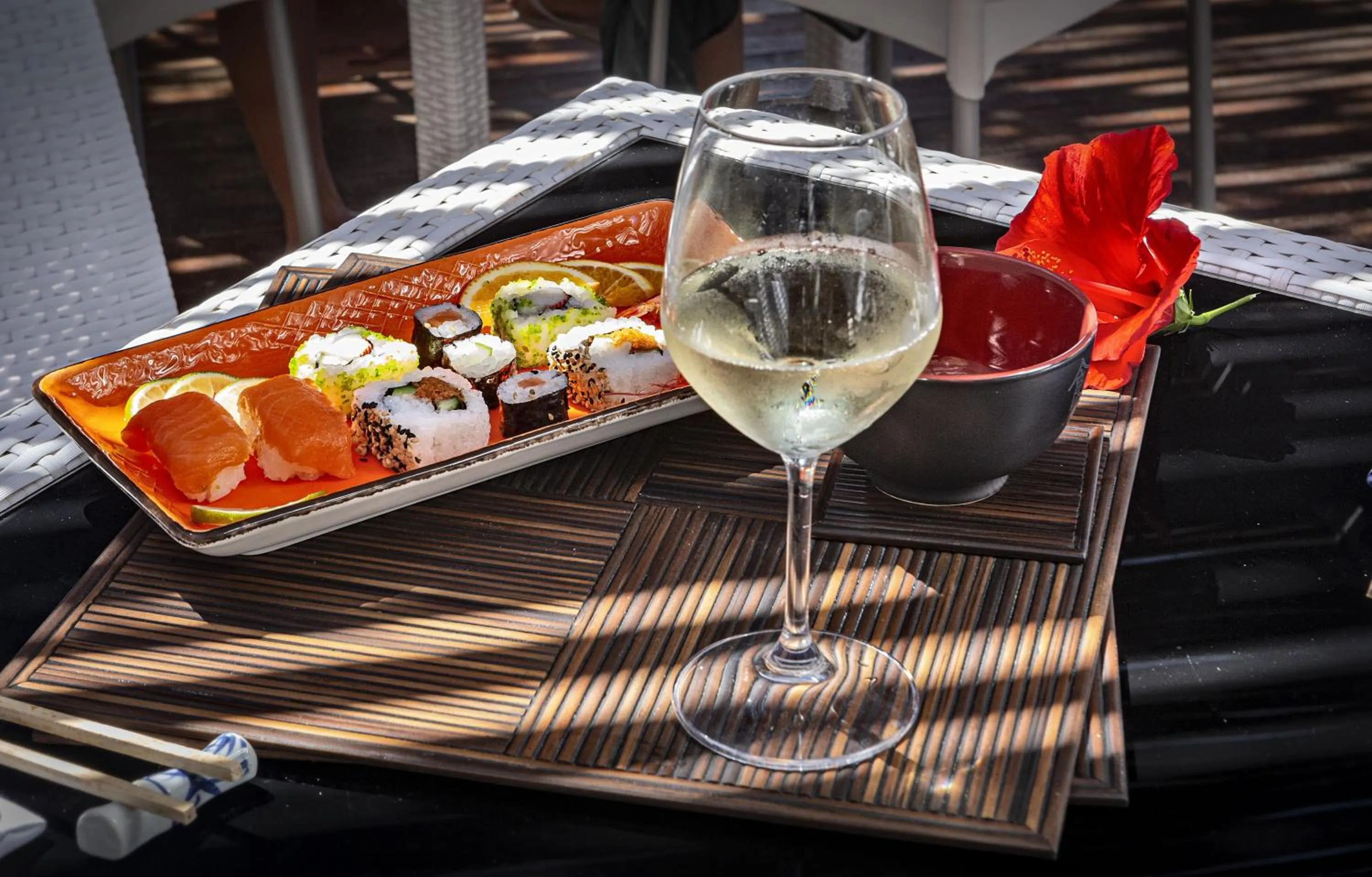 Restaurant/places to eat in Smart Suite & Apartments