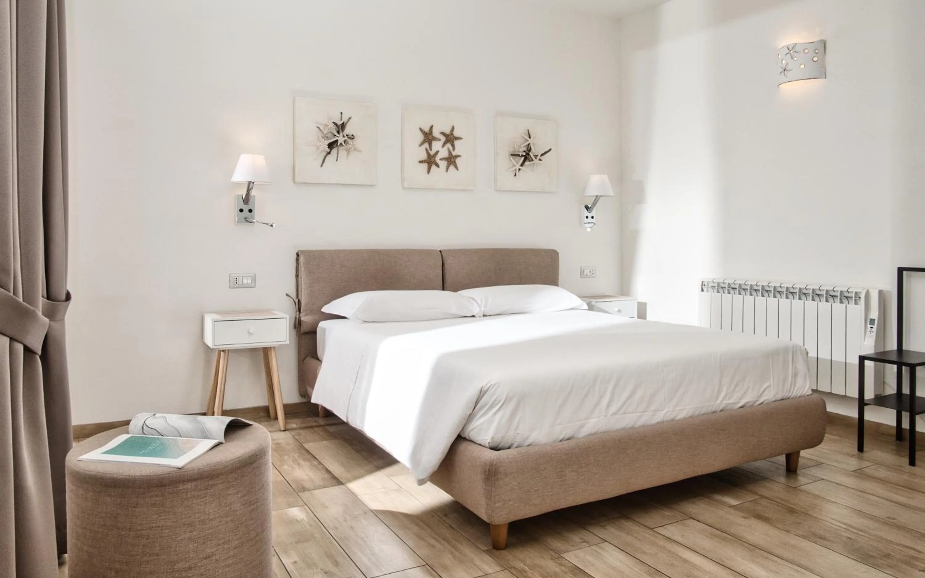 Bedroom, Bed in Smart Suite & Apartments