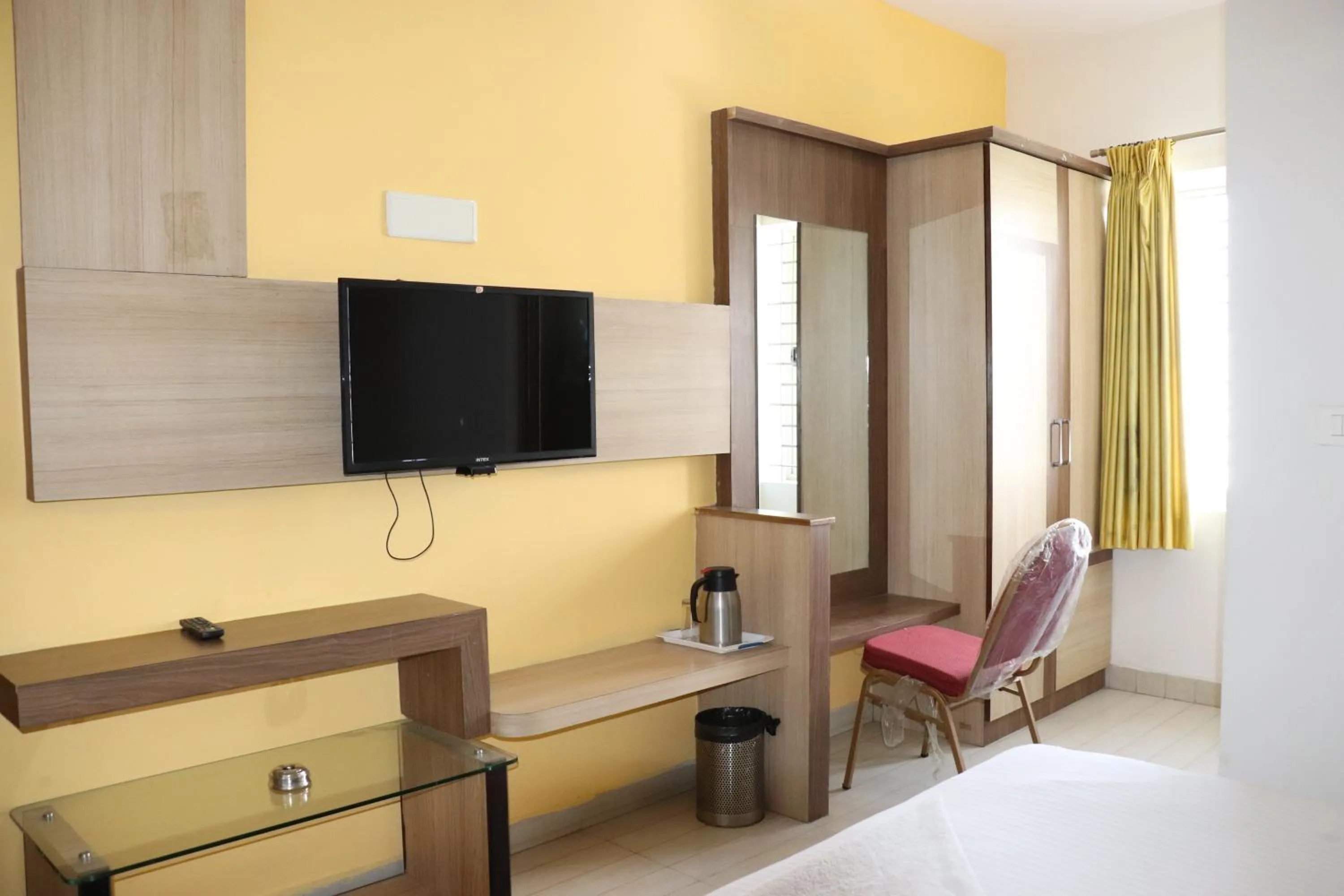 TV and multimedia in HOTEL SRI VAARI RESIDENCY