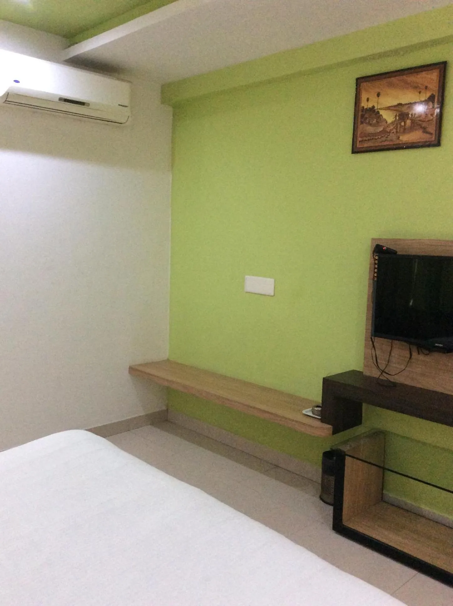 TV and multimedia, Bed in HOTEL SRI VAARI RESIDENCY