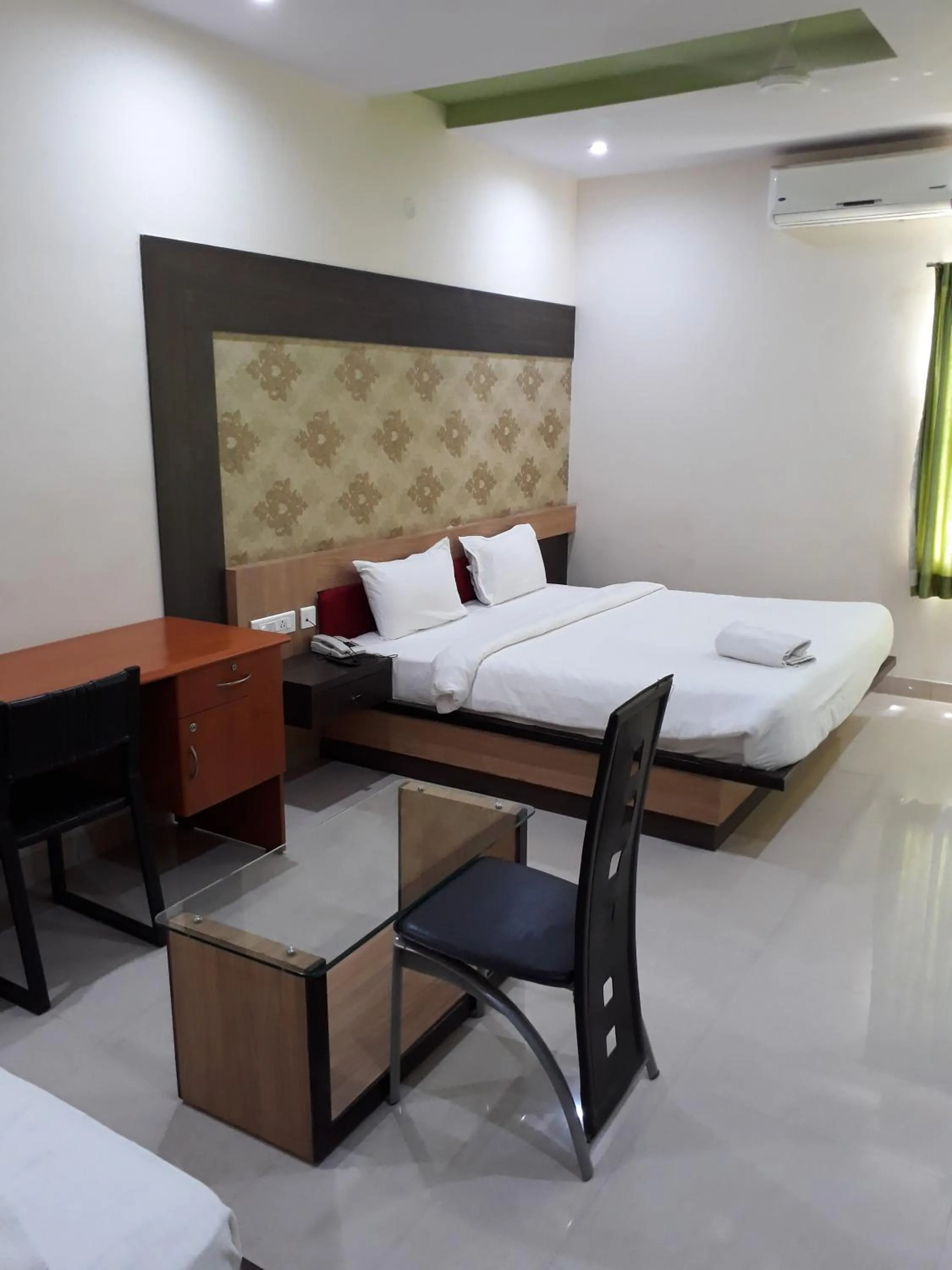 View (from property/room), Bed in HOTEL SRI VAARI RESIDENCY