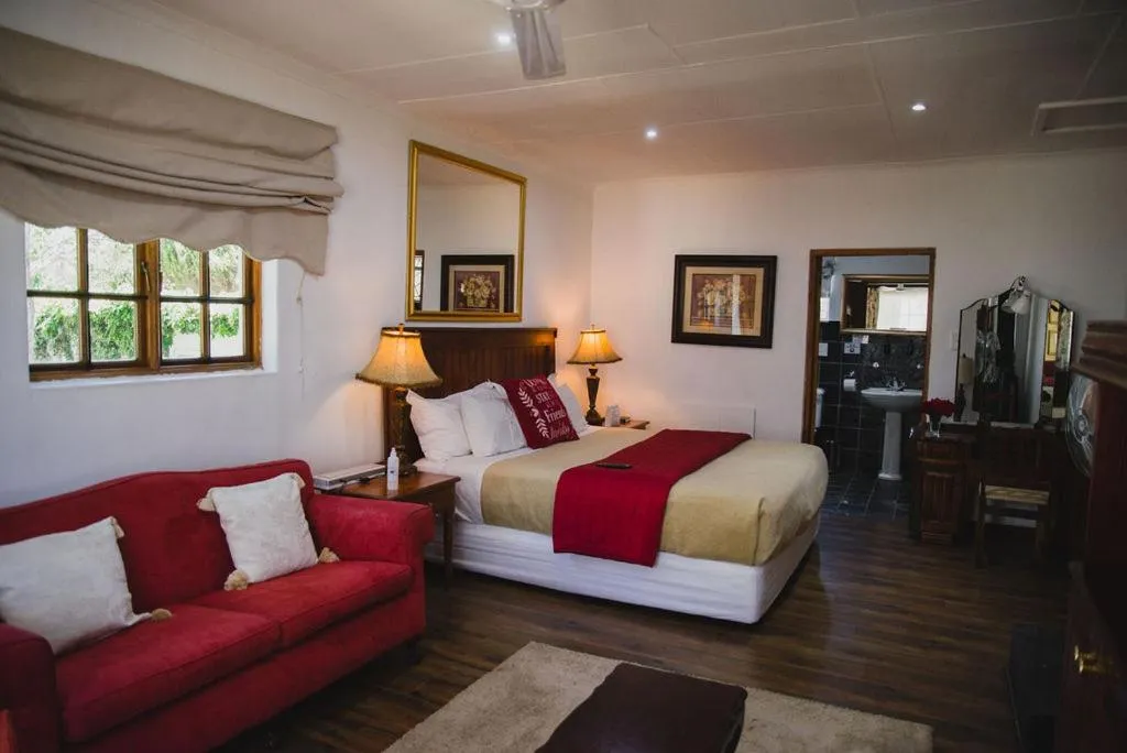 Bedroom, Bed in Lydenburg Manor Guest House