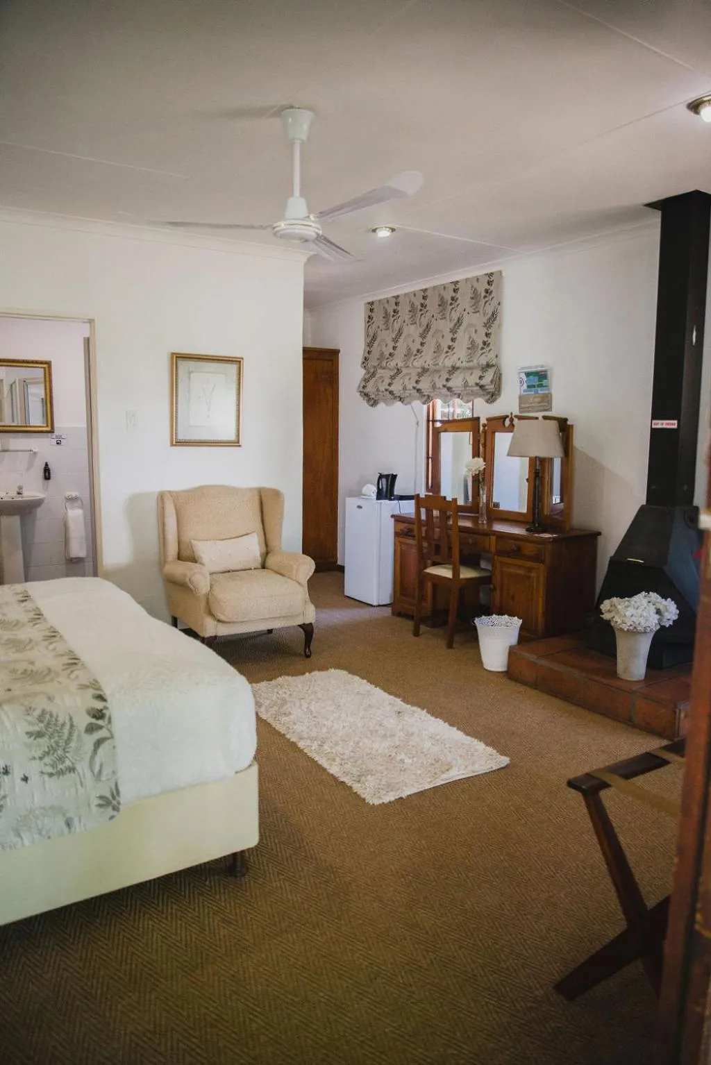 Bedroom, Bed in Lydenburg Manor Guest House