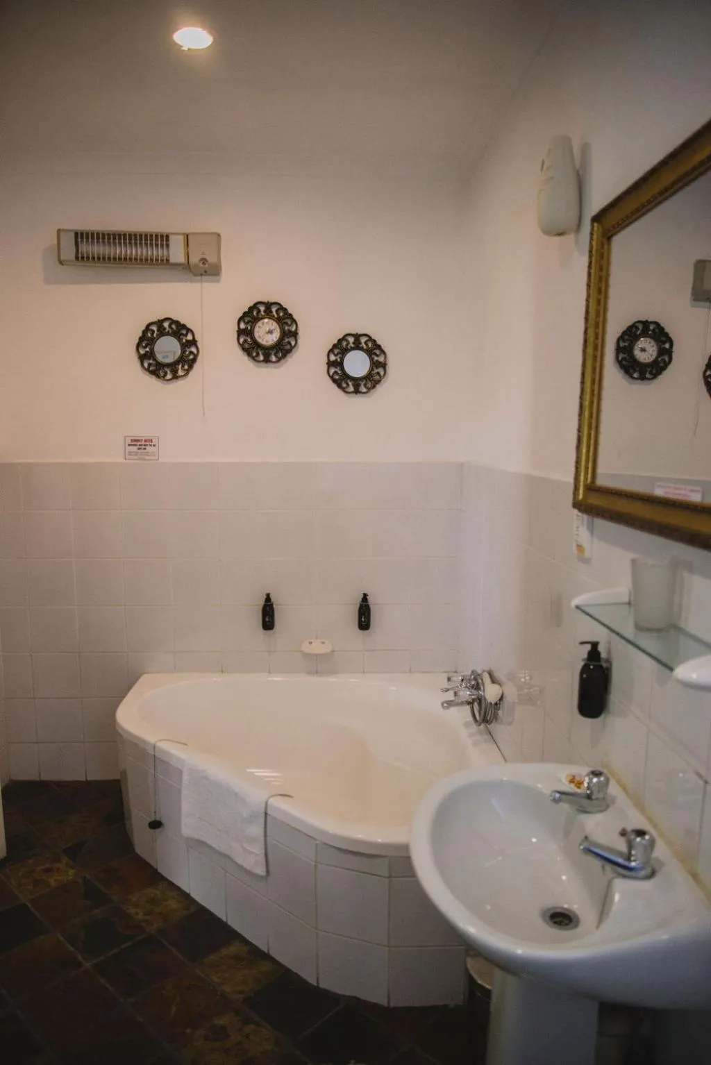 Bathroom in Lydenburg Manor Guest House