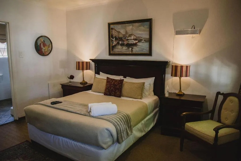 Bedroom, Bed in Lydenburg Manor Guest House