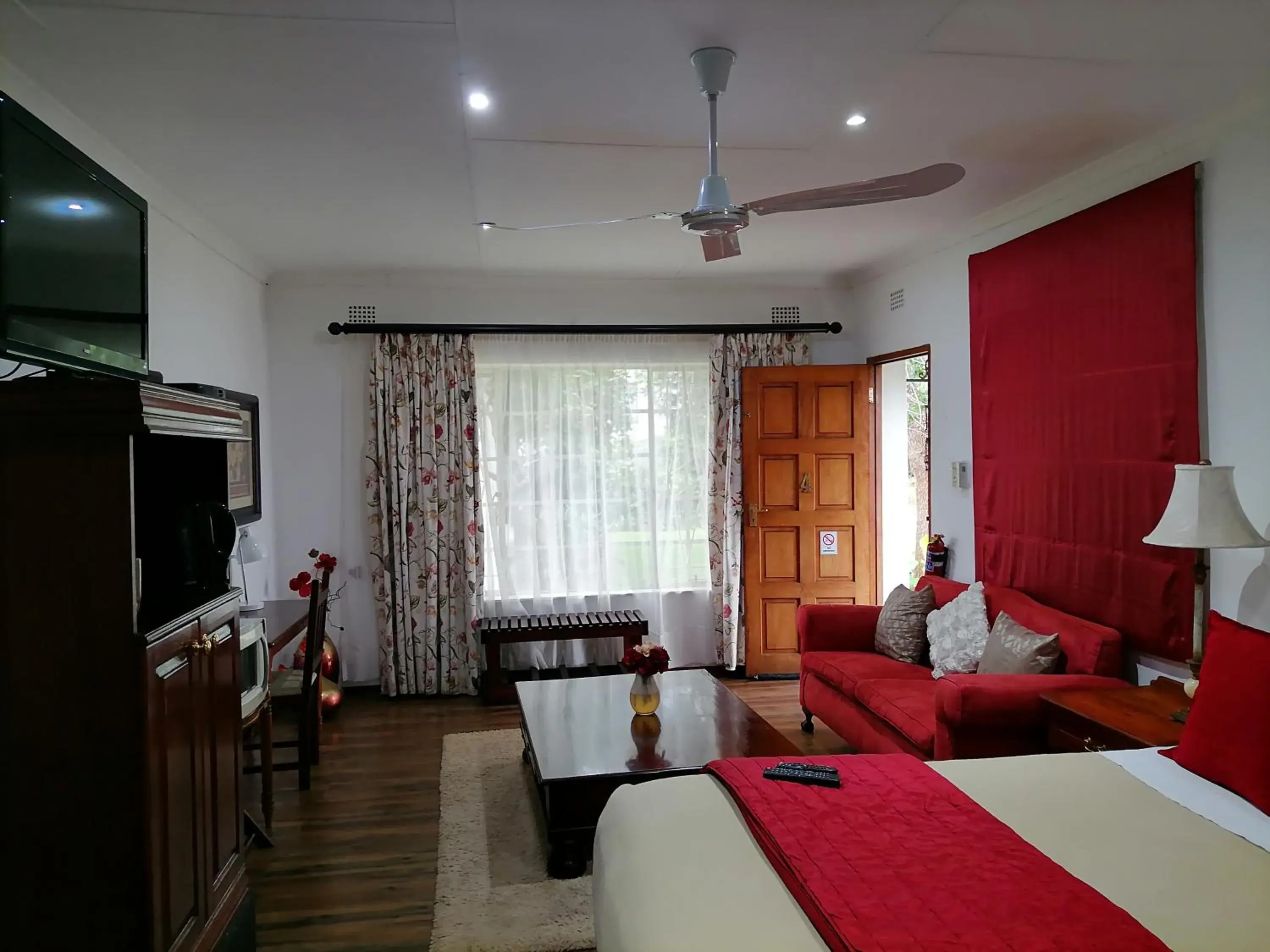 Executive Queen Room - single occupancy in Lydenburg Manor Guest House Executive Queen Room - single occupancy in Lydenburg Manor Guest House