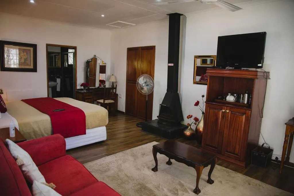 Bedroom, Bed in Lydenburg Manor Guest House
