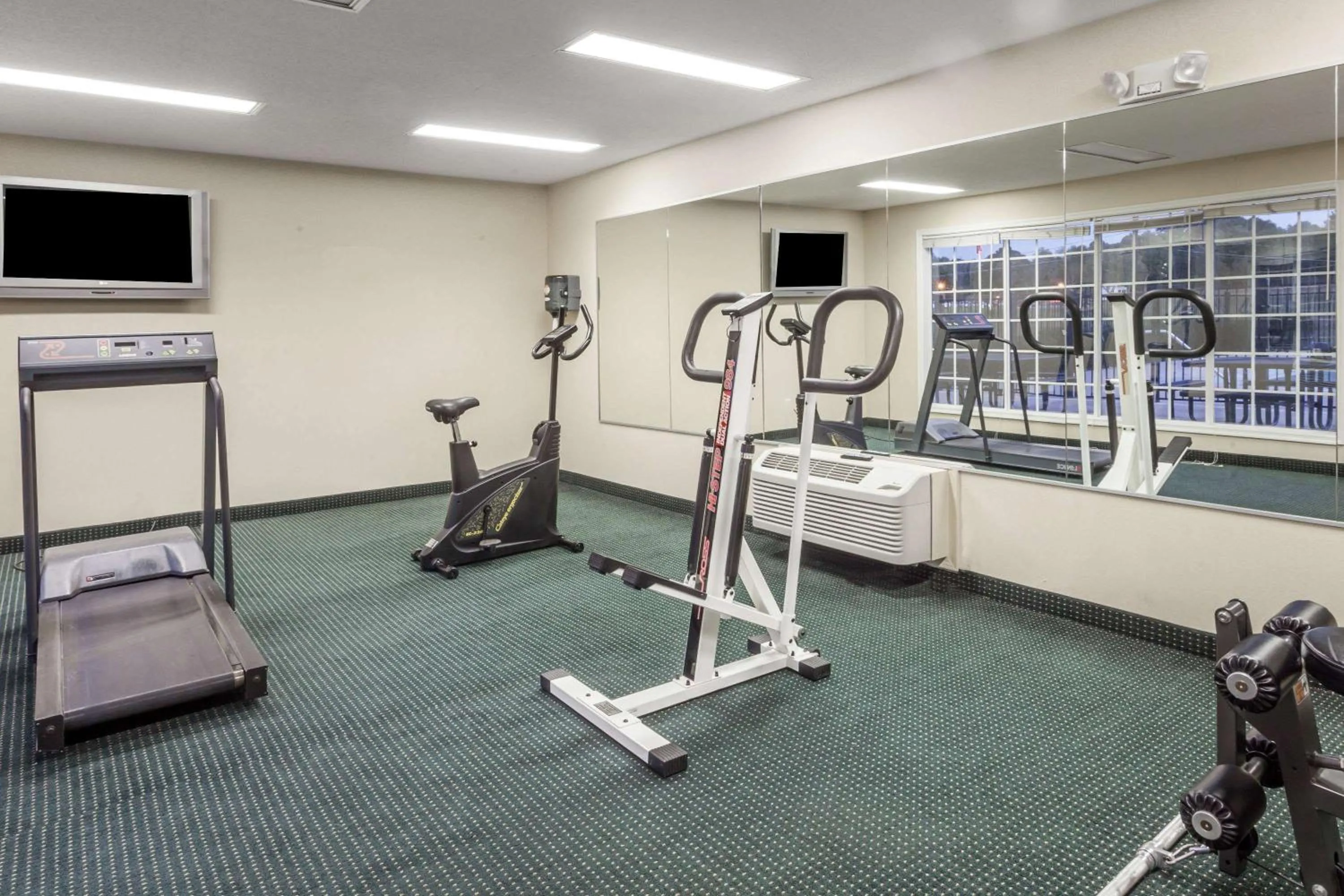Fitness centre/facilities in Baymont by Wyndham Hickory
