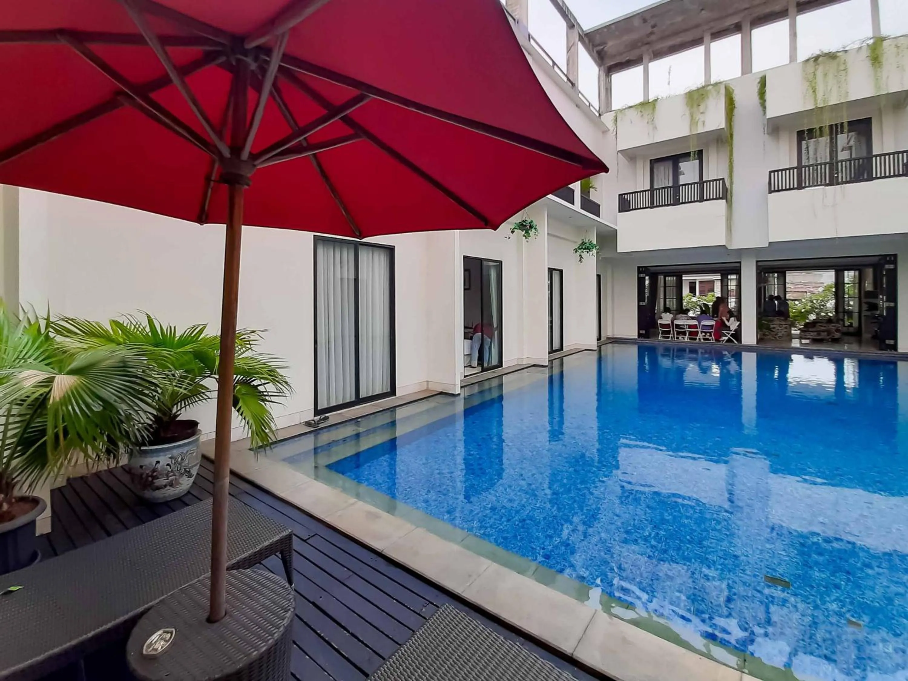 Pool view in Bangka Suite Mitra RedDoorz