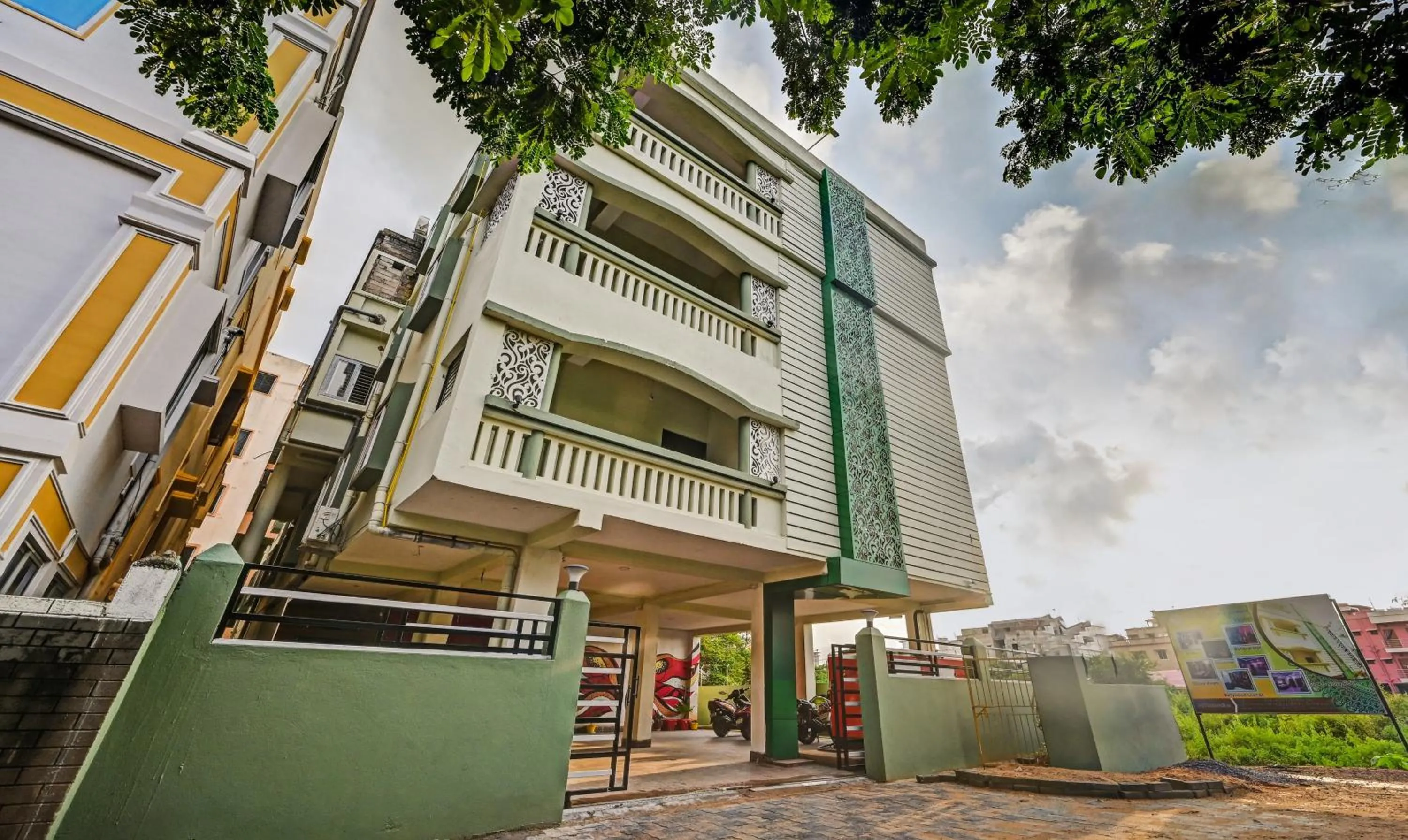 Property building in Treebo The Bollywood