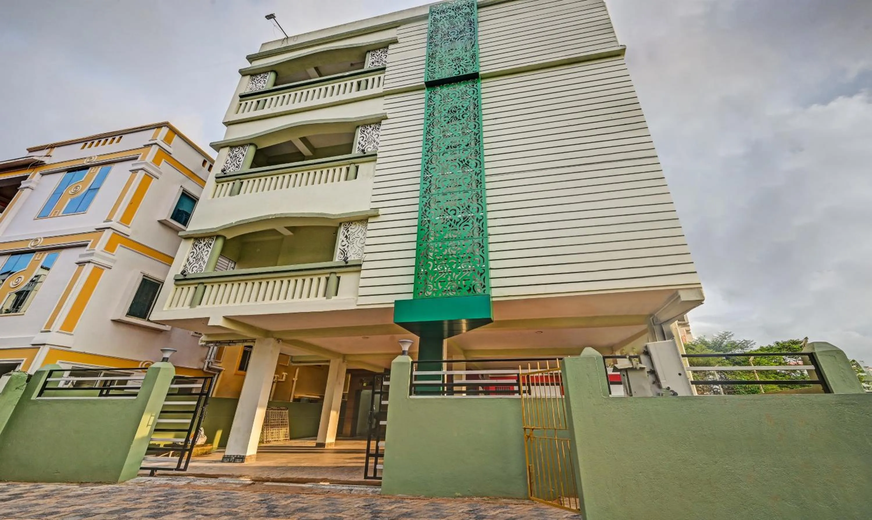 Property building in Treebo The Bollywood