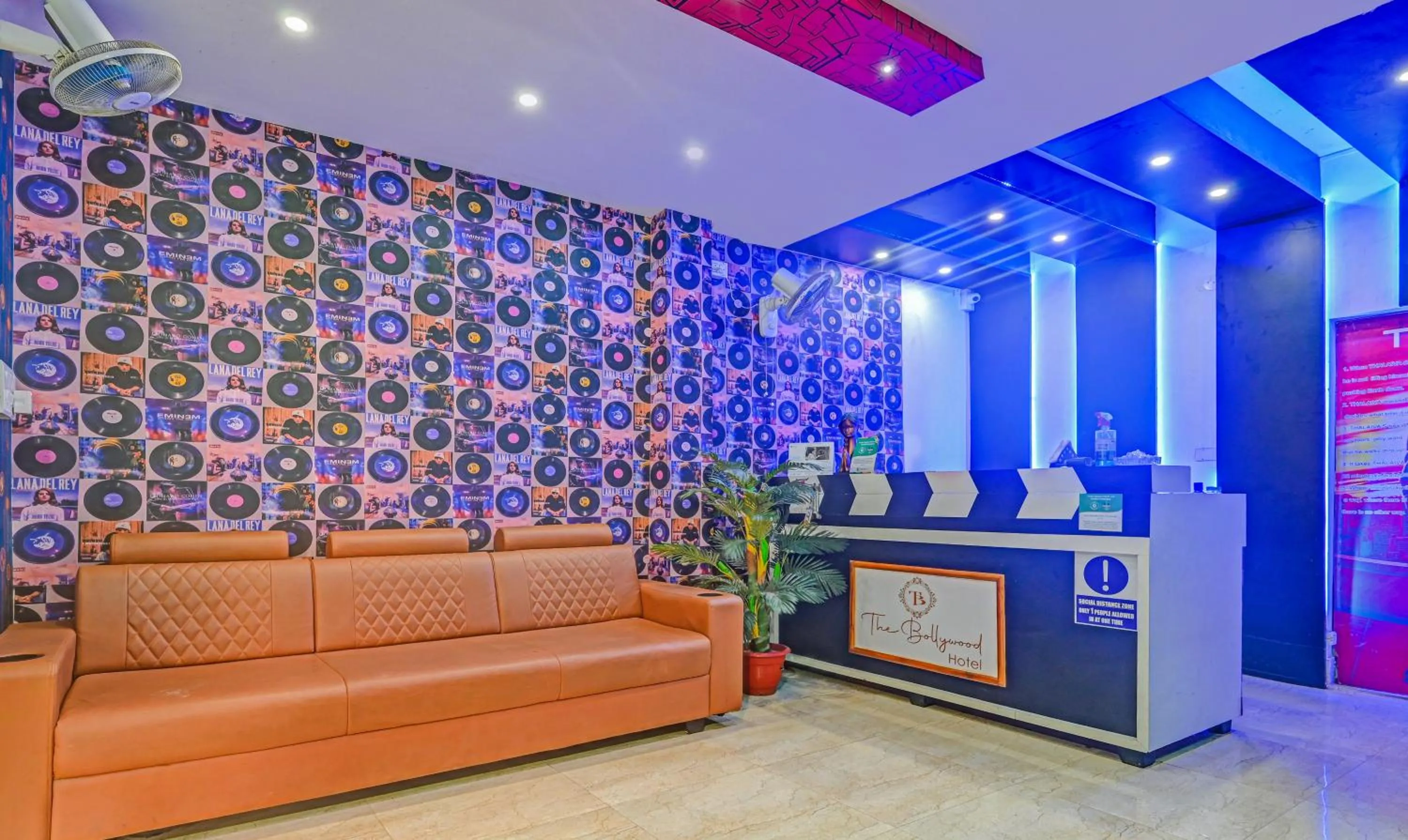 Lobby or reception in Treebo The Bollywood