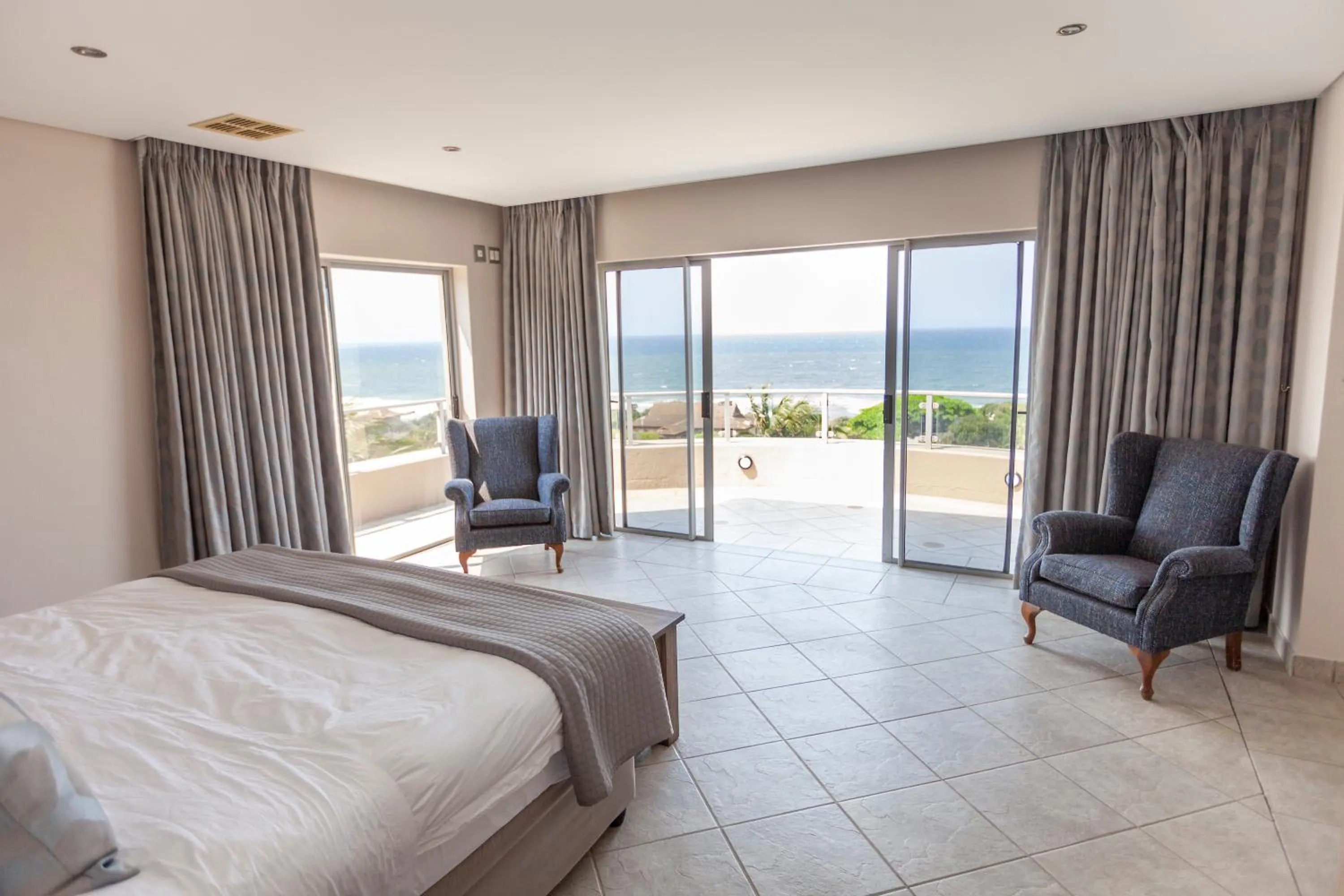 Shower in Danara Place