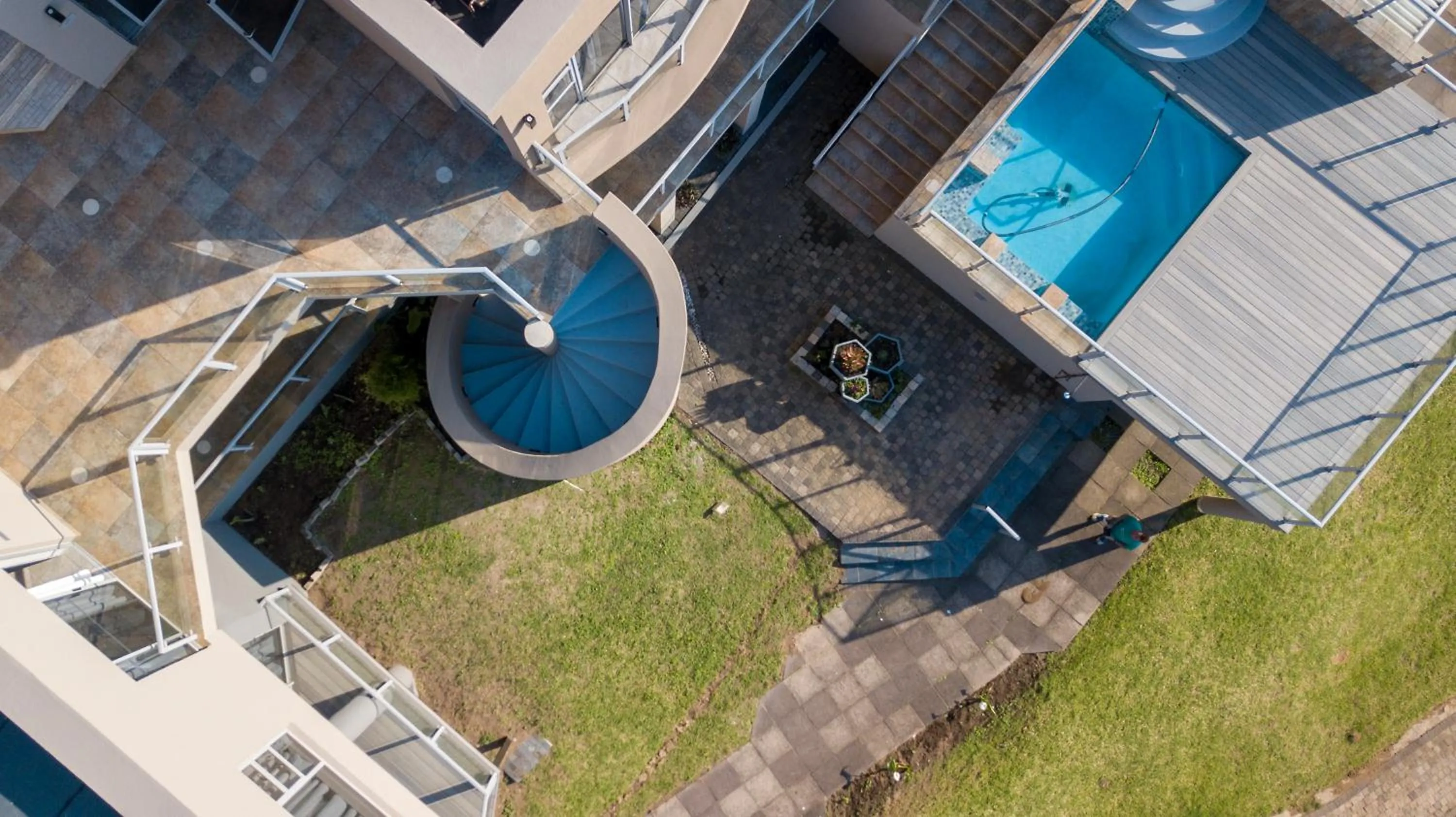 Swimming pool in Danara Place