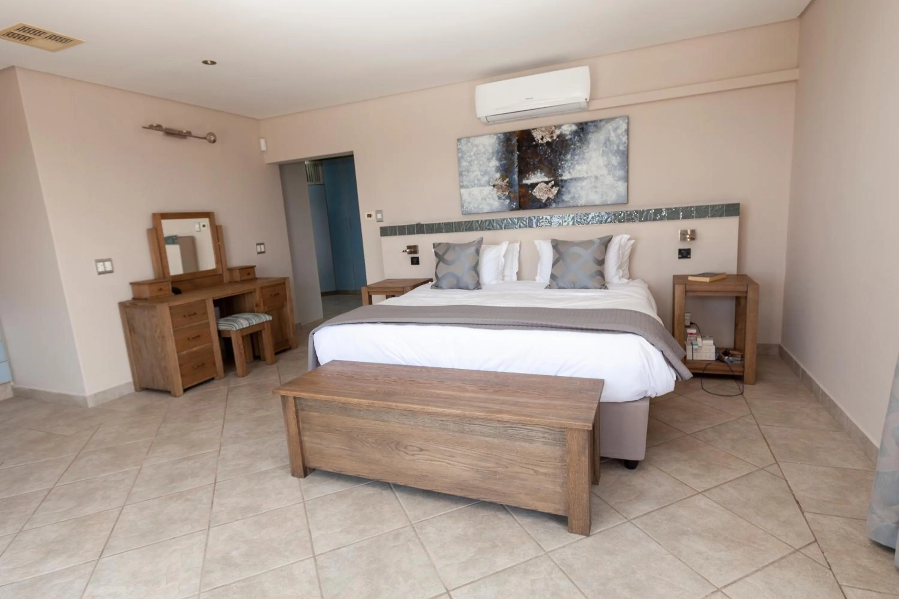 Shower, Bed in Danara Place