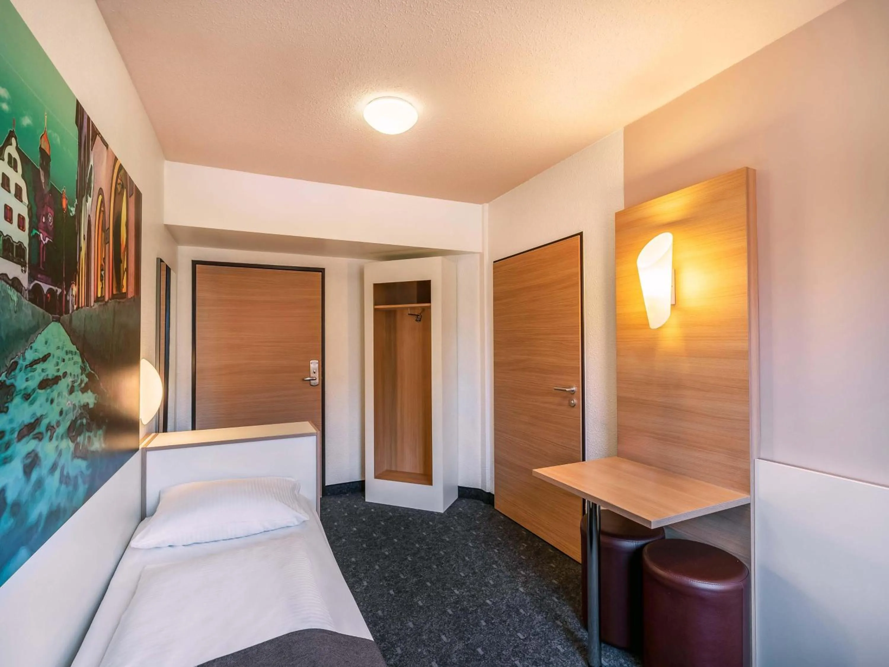 Bed in B&B Hotel Freiburg-Nord