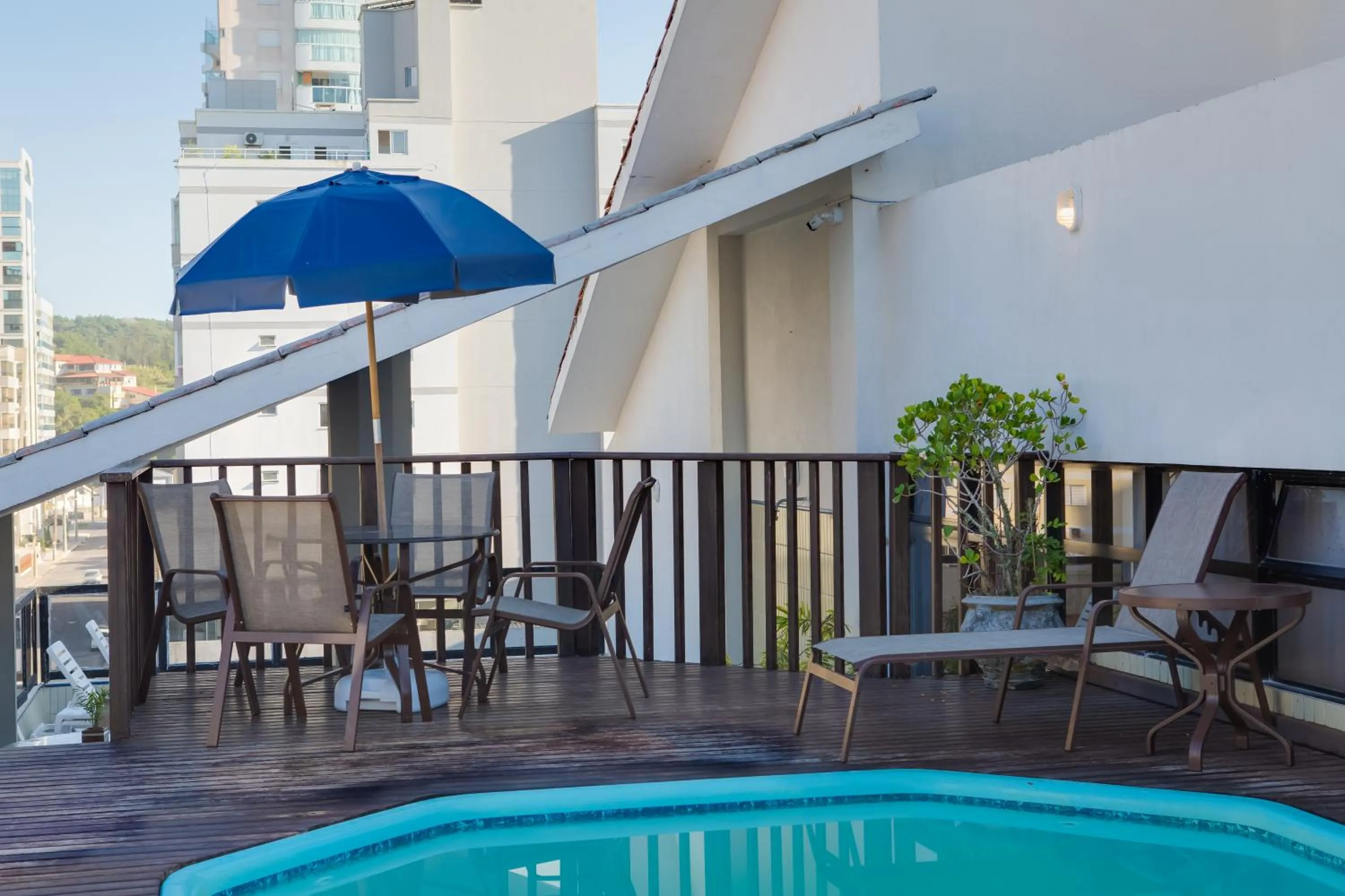 Swimming pool in Flipper Hotel