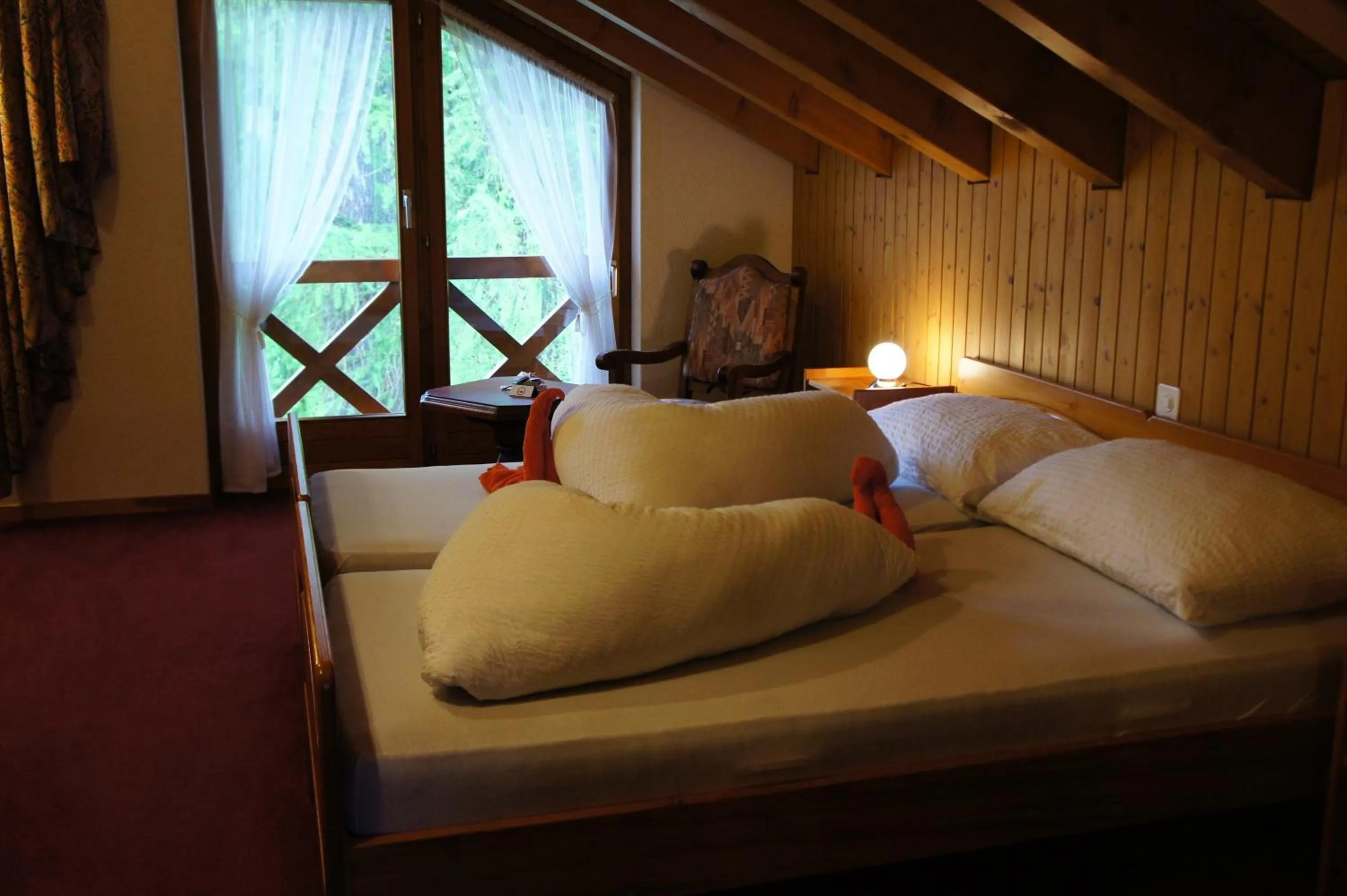 Bed in Hotel Alpenhof
