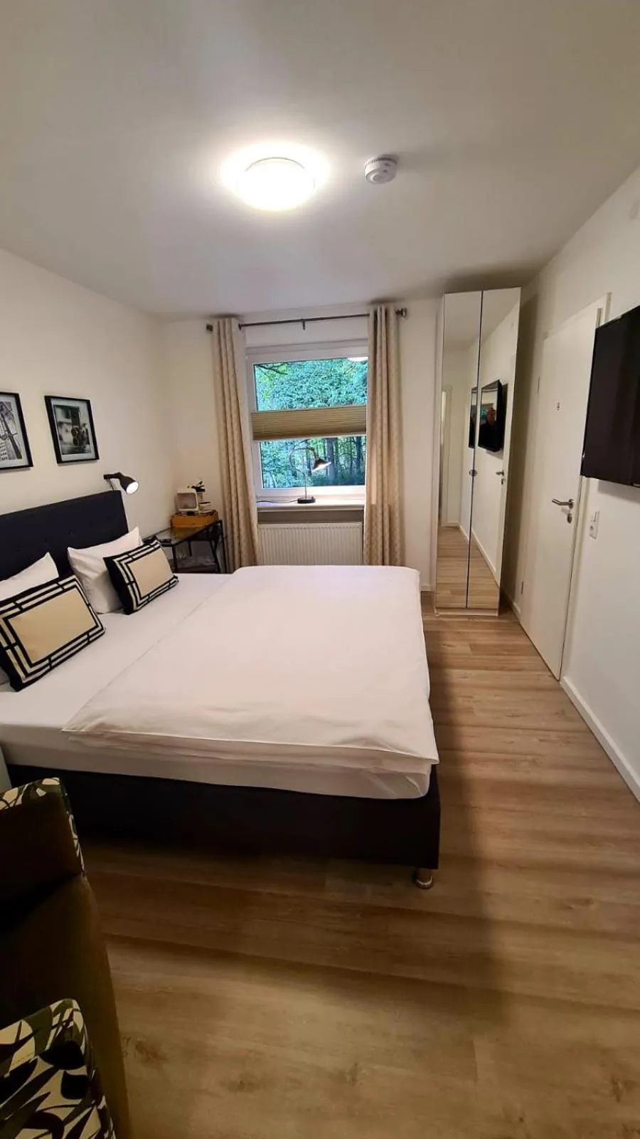Double Room in Moes Diner Hotel