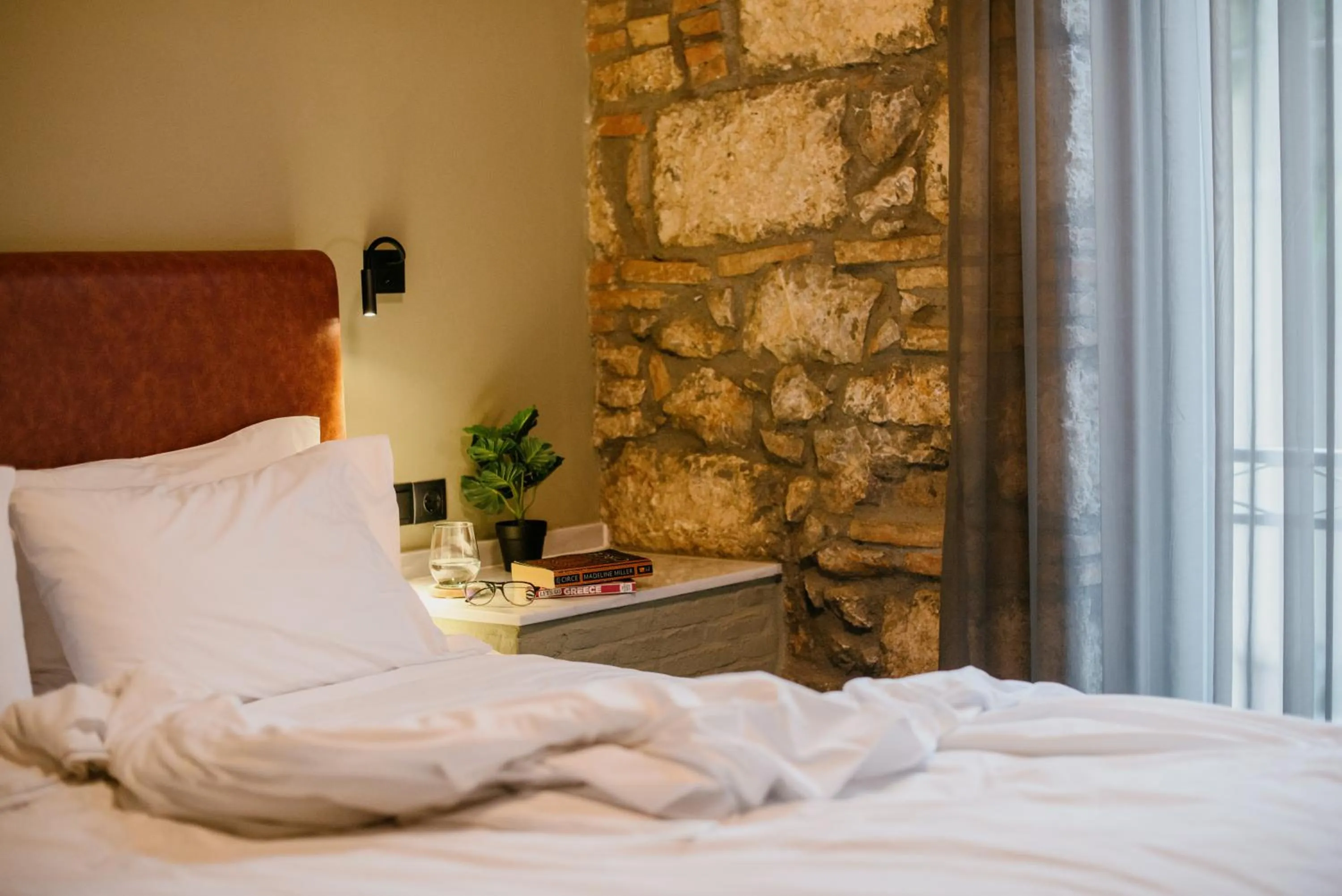 Bed in Cohort Koukaki