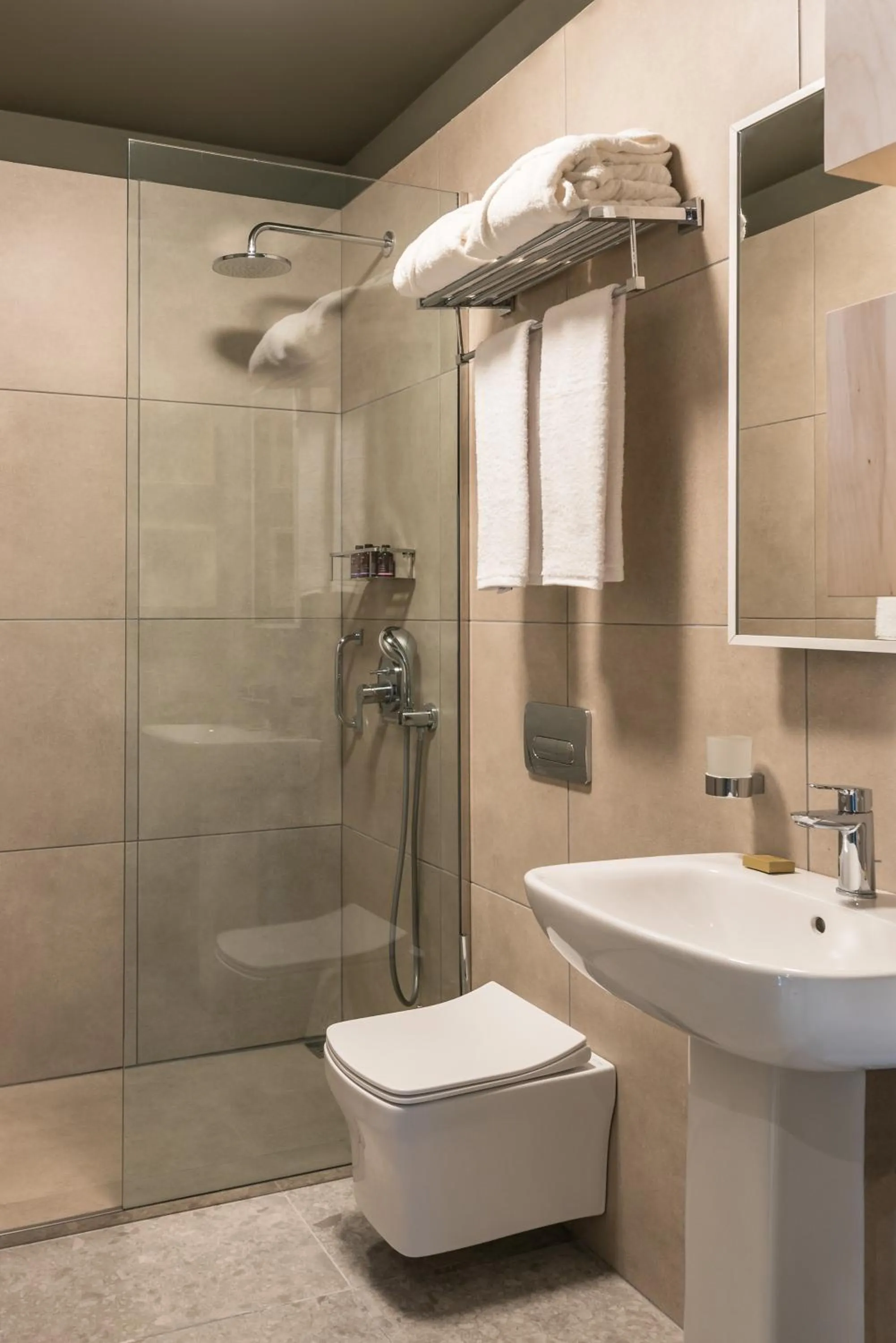 Bathroom in Cohort Koukaki