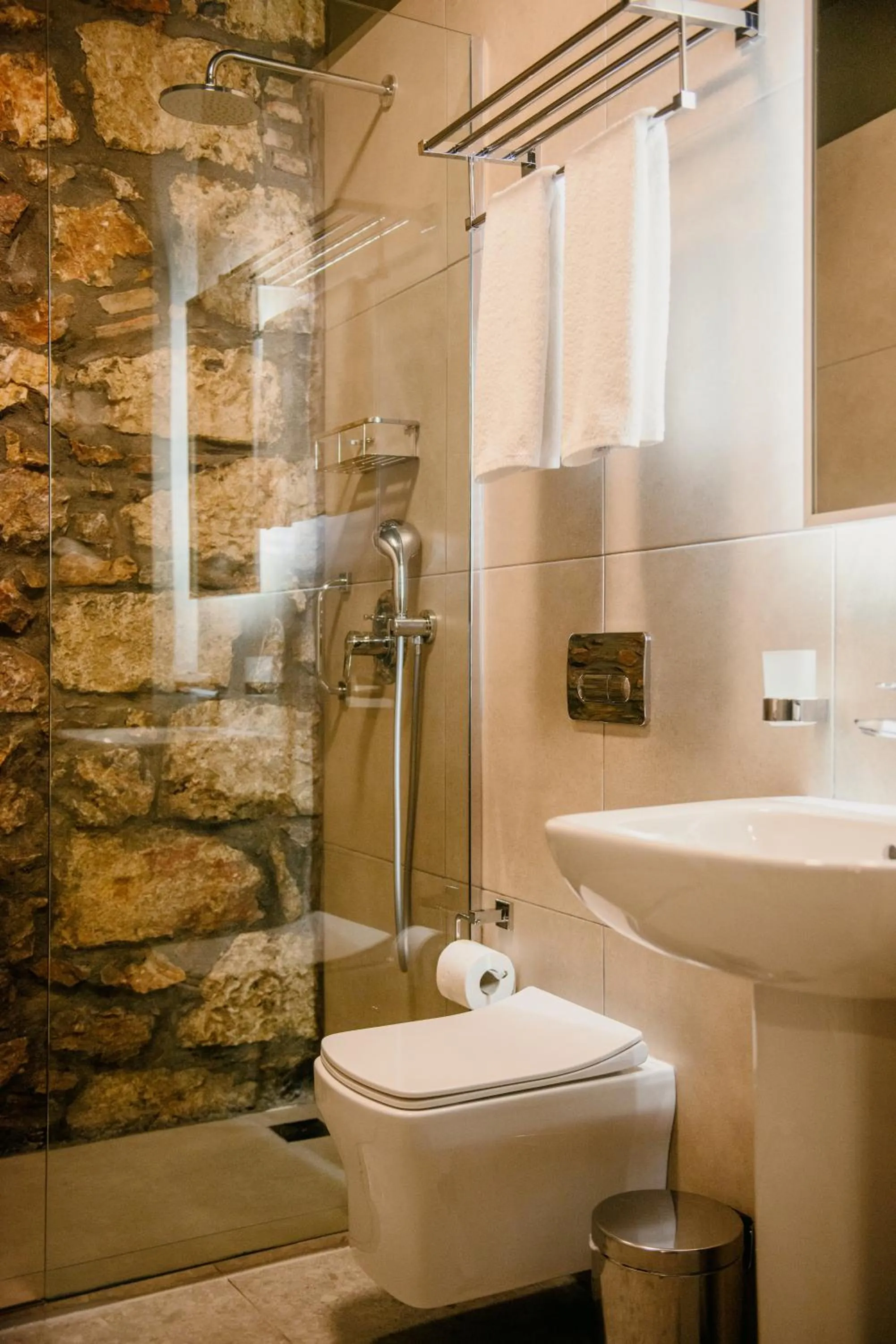 Shower in Cohort Koukaki