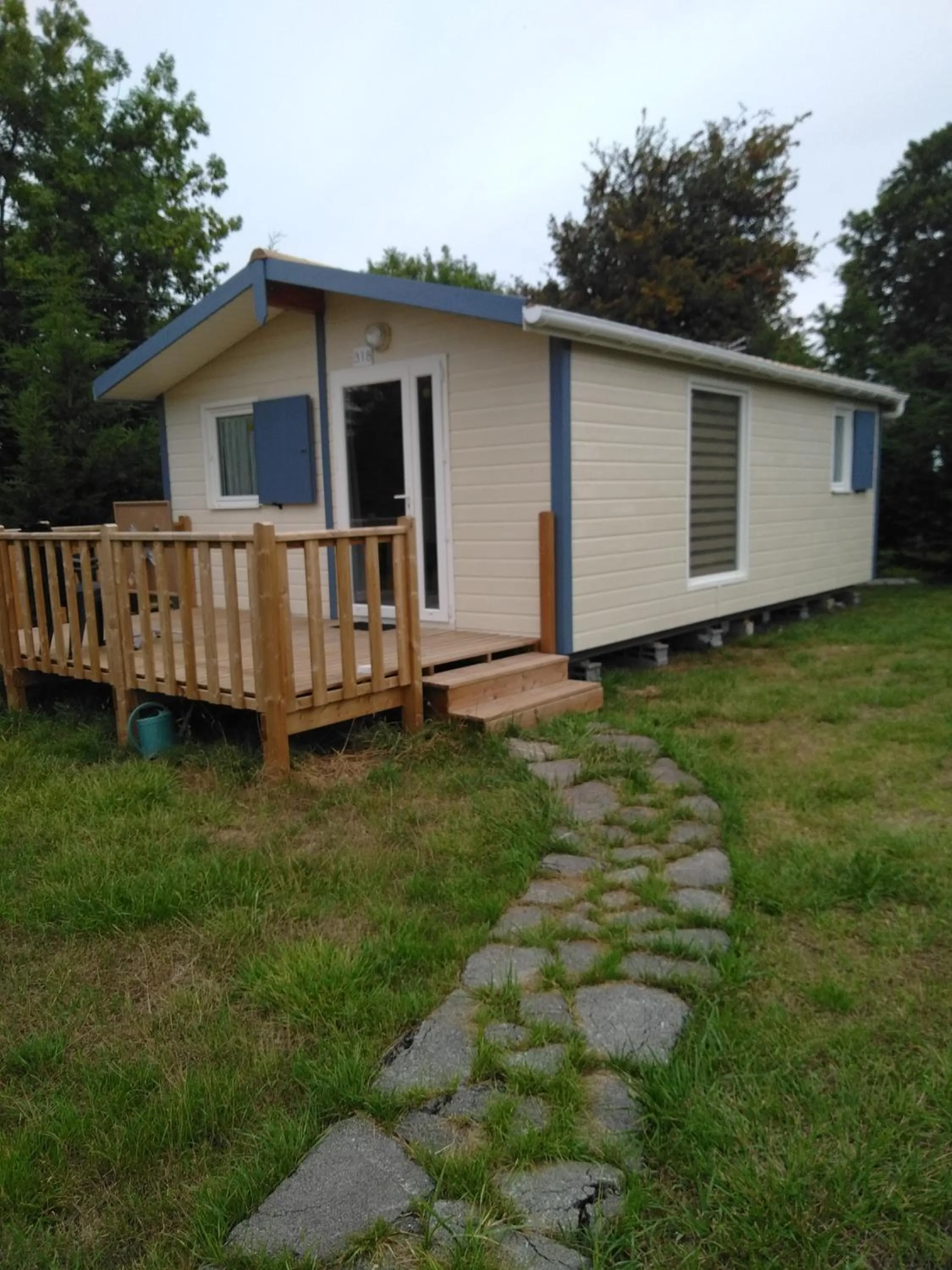 Property building in le haut village Chambre d'hôtes Mobi-Loft cosy sauna ,douche ,chromothérapie