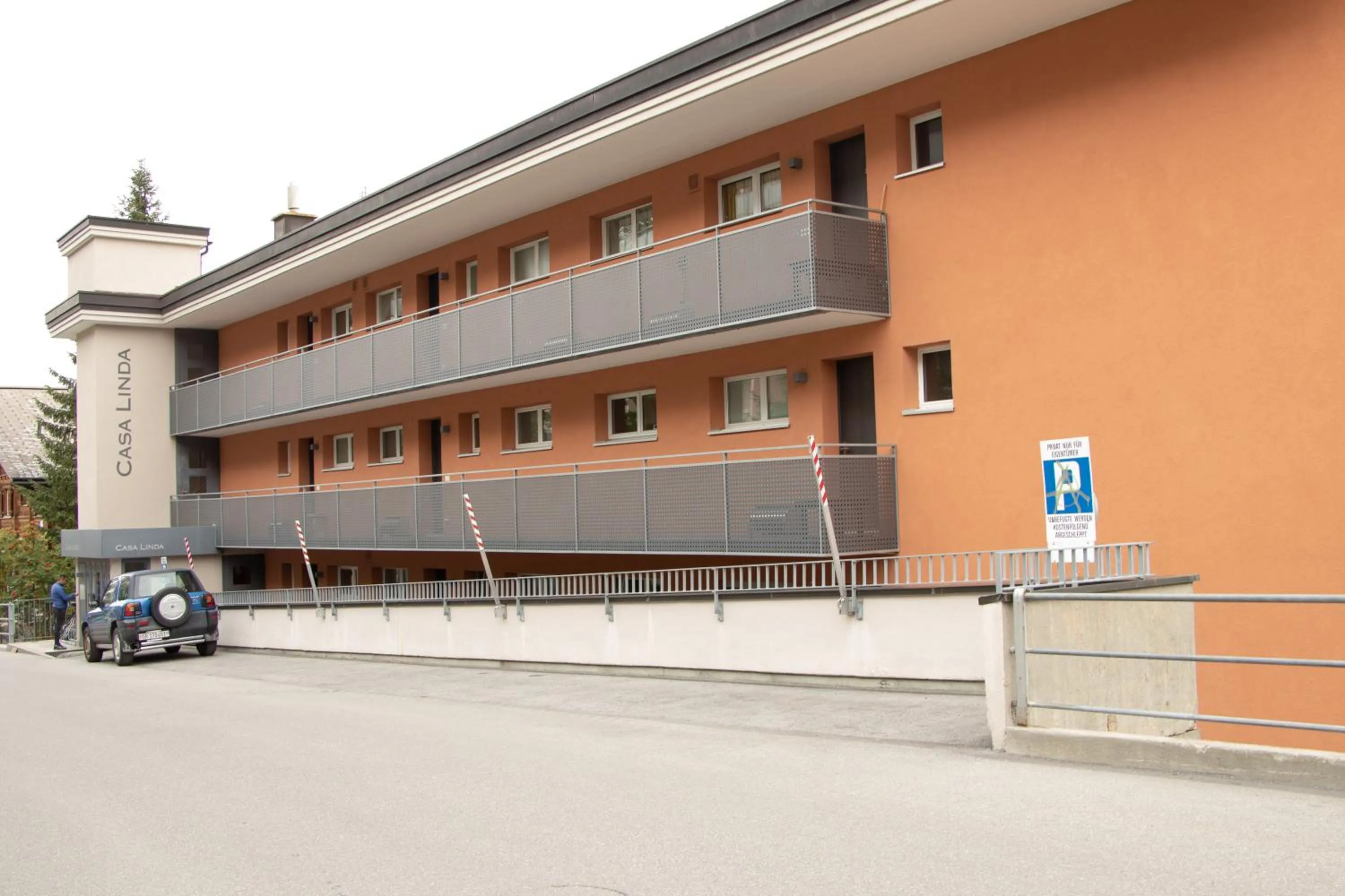 Facade/entrance in Linda 8 by Arosa Holiday