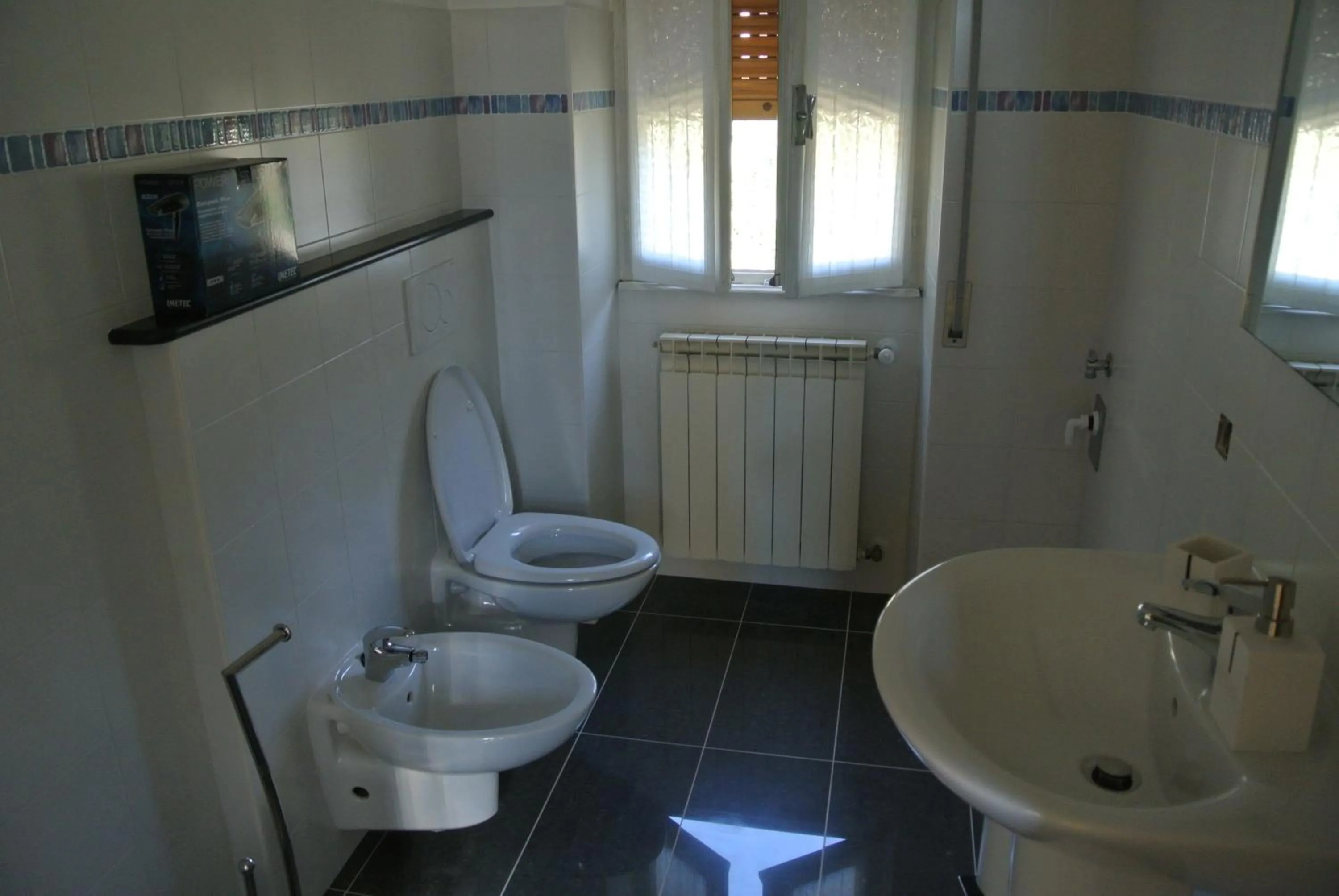 Toilet in Suites And Chalets Laghi & Monti