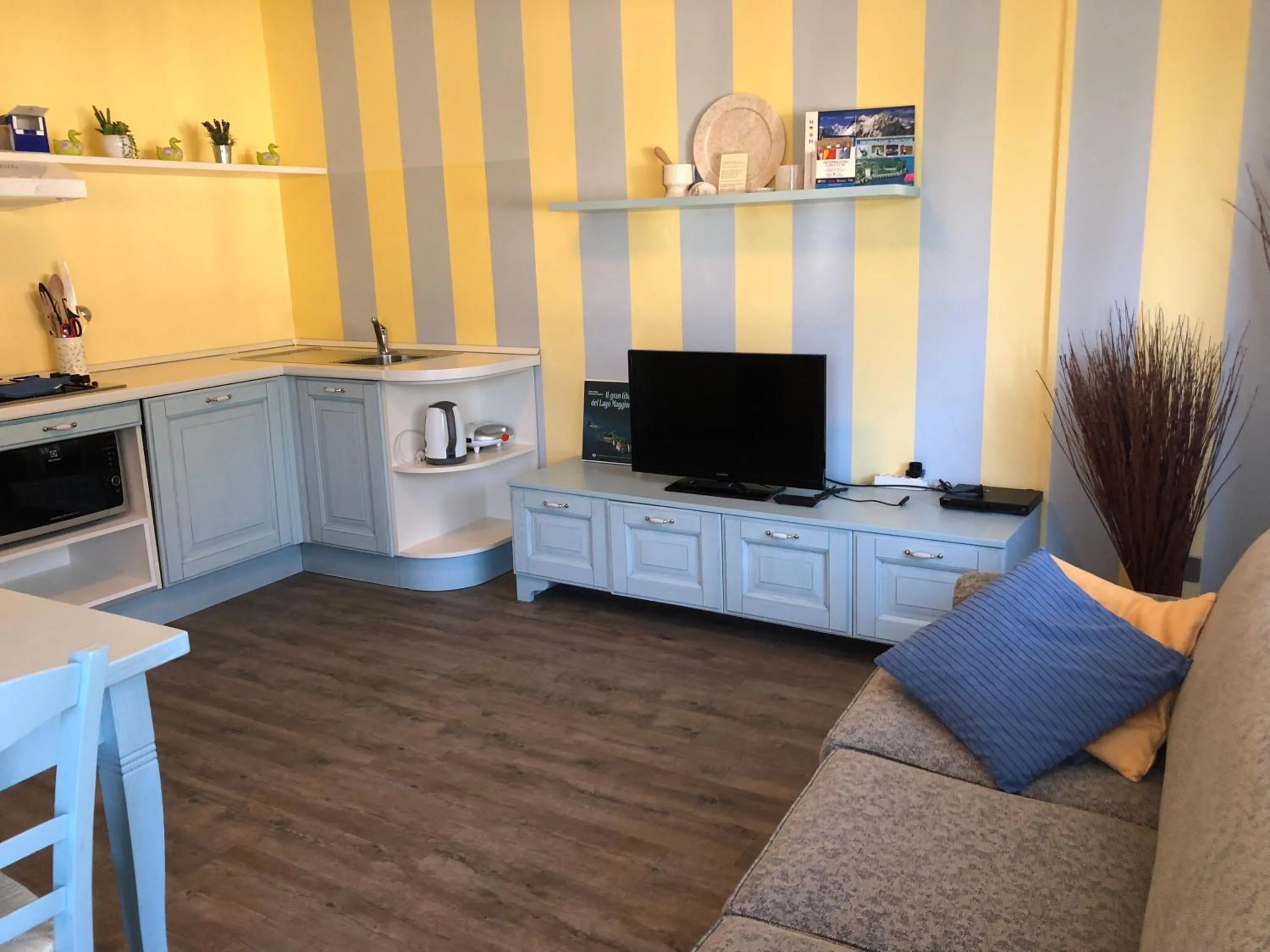 TV and multimedia in Suites And Chalets Laghi & Monti