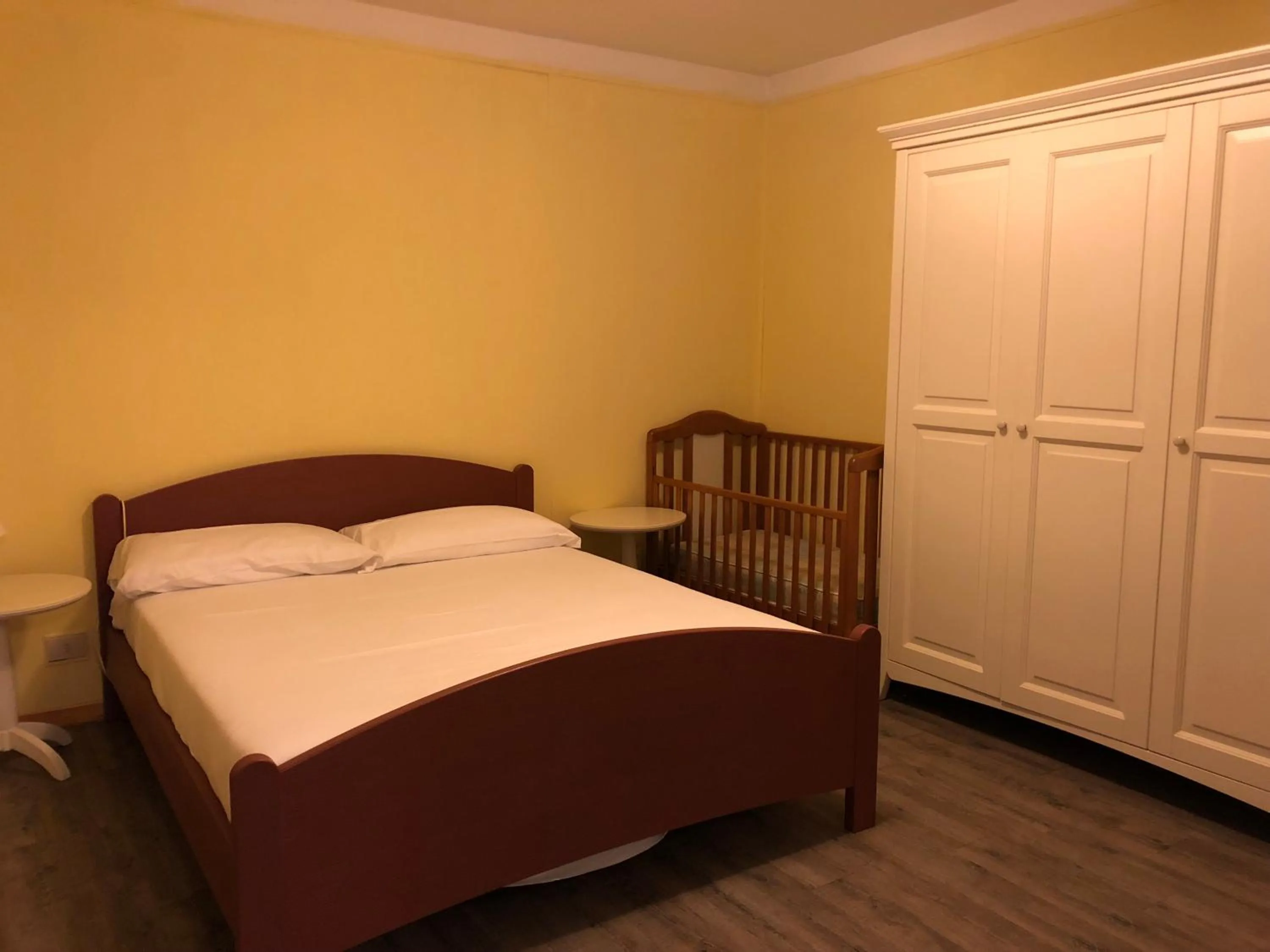 Bedroom, Bed in Suites And Chalets Laghi & Monti