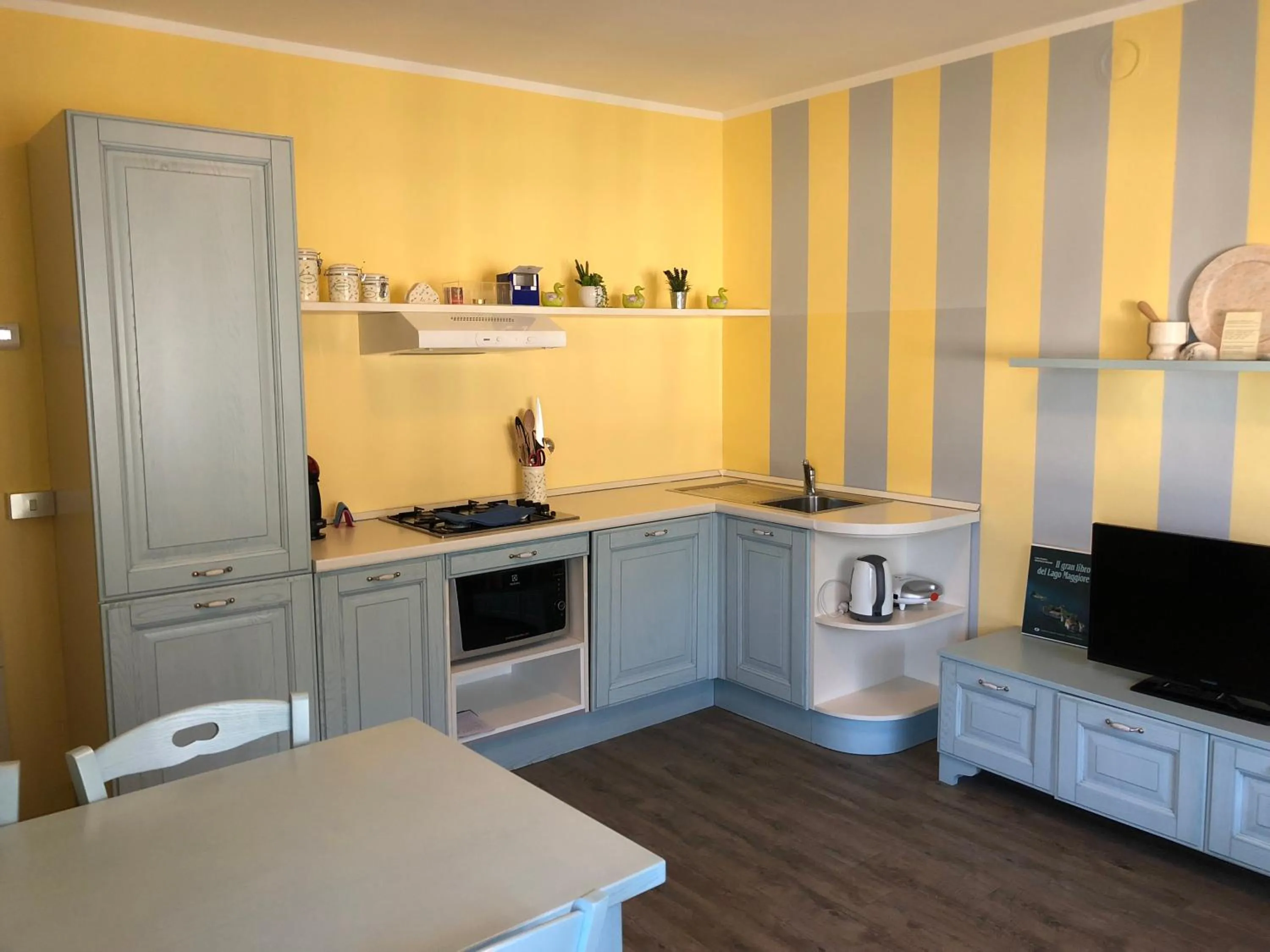 Kitchen or kitchenette in Suites And Chalets Laghi & Monti