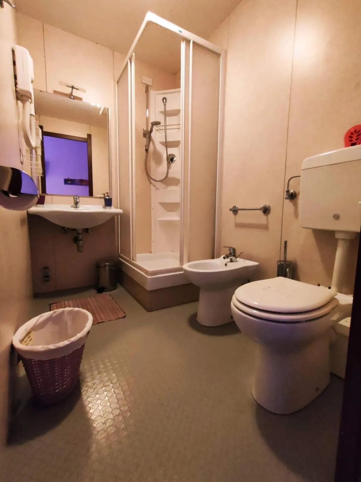 Bathroom in Hotel Serenella