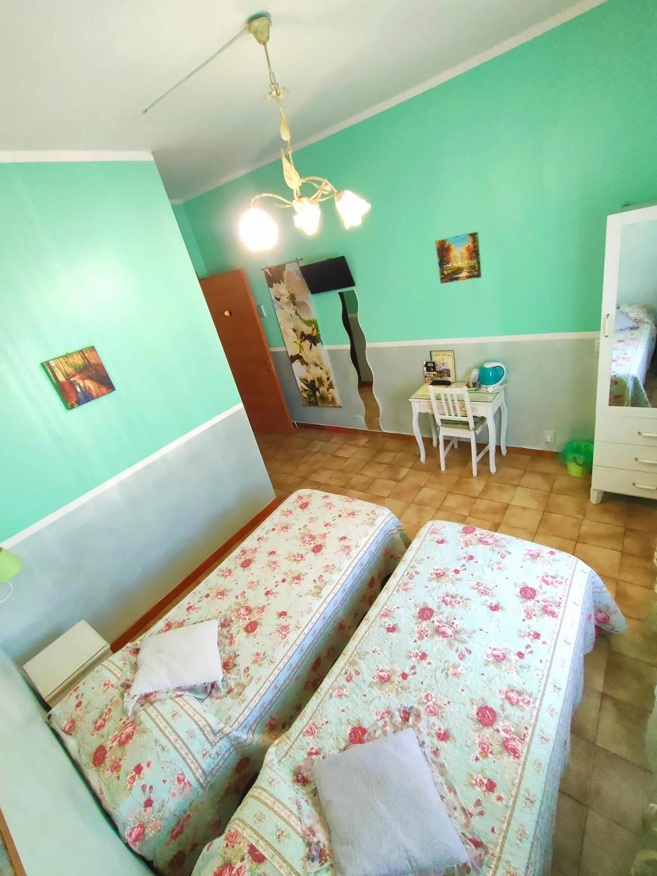 View (from property/room), Bed in Hotel Serenella