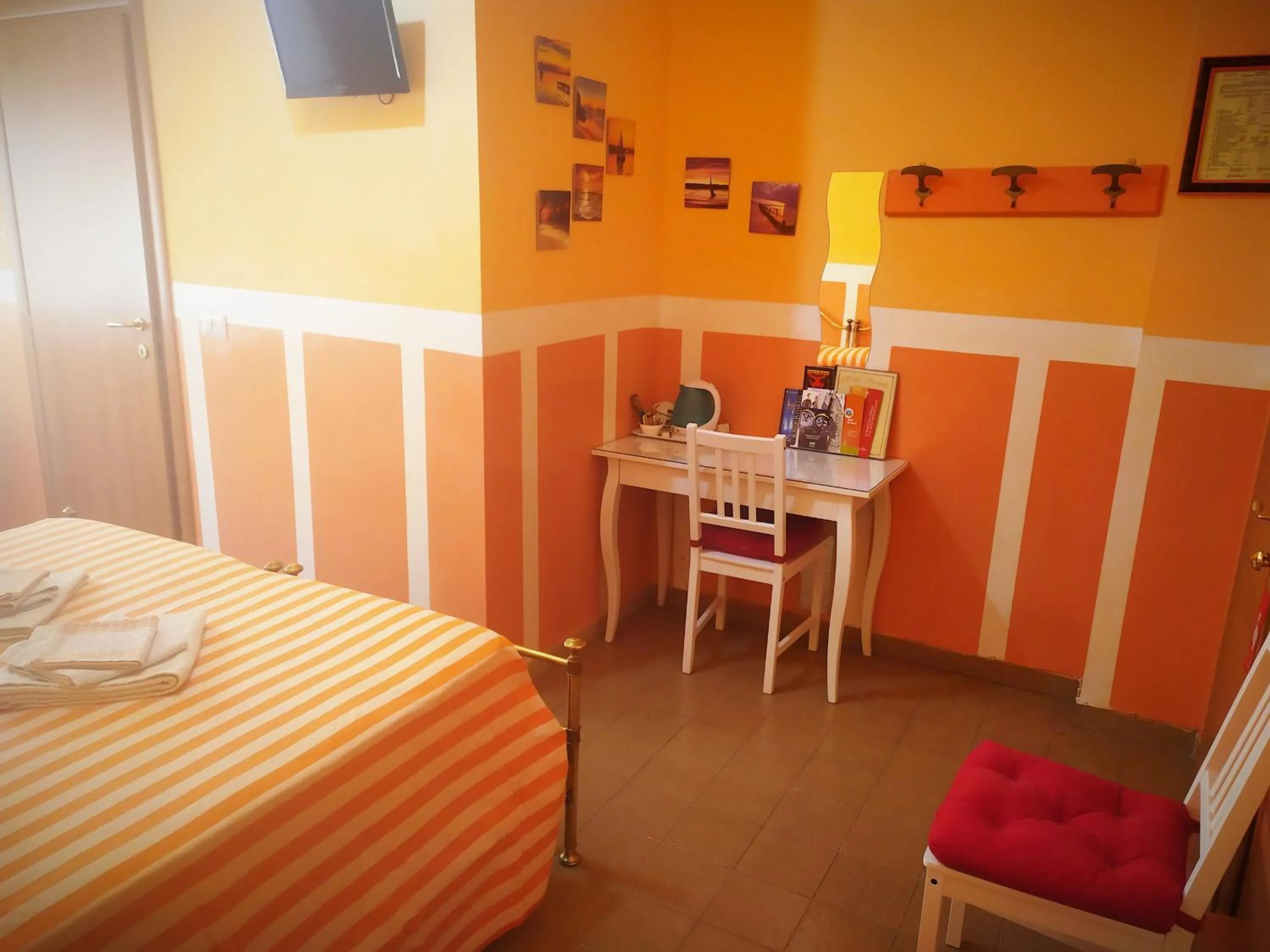 TV and multimedia, Bed in Hotel Serenella