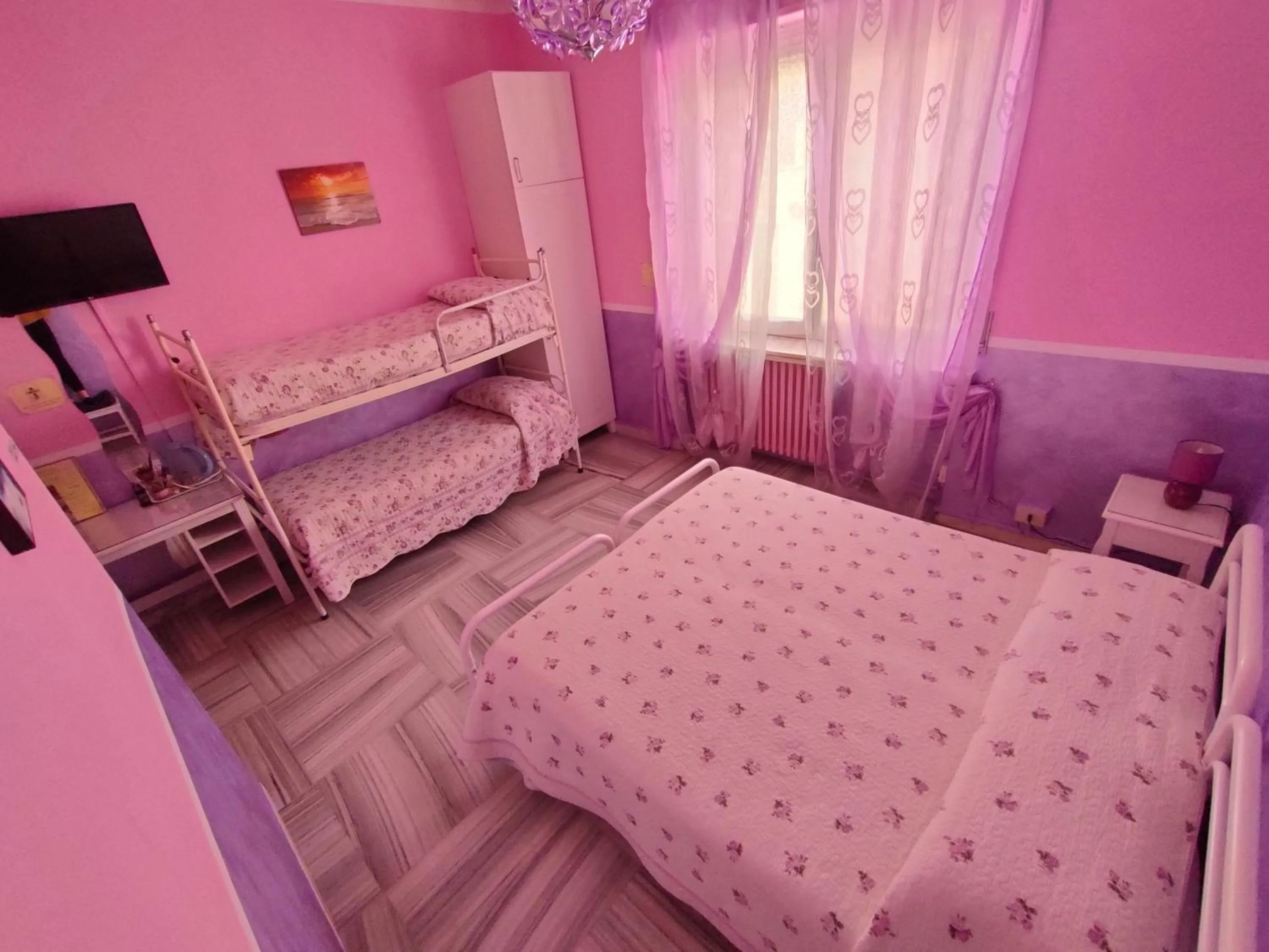 View (from property/room), Bed in Hotel Serenella